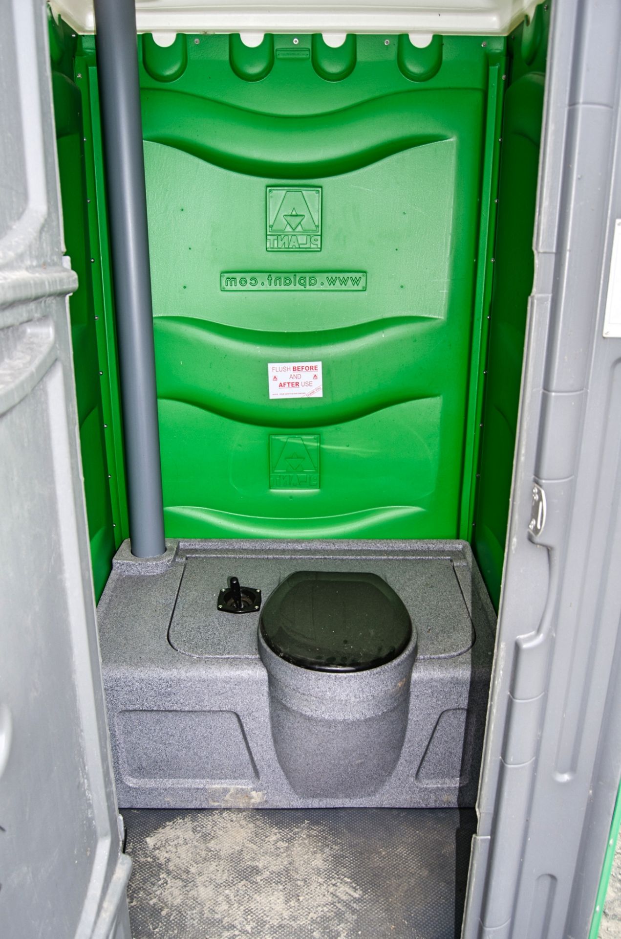 Plastic portable toilet A770013 - Image 3 of 3