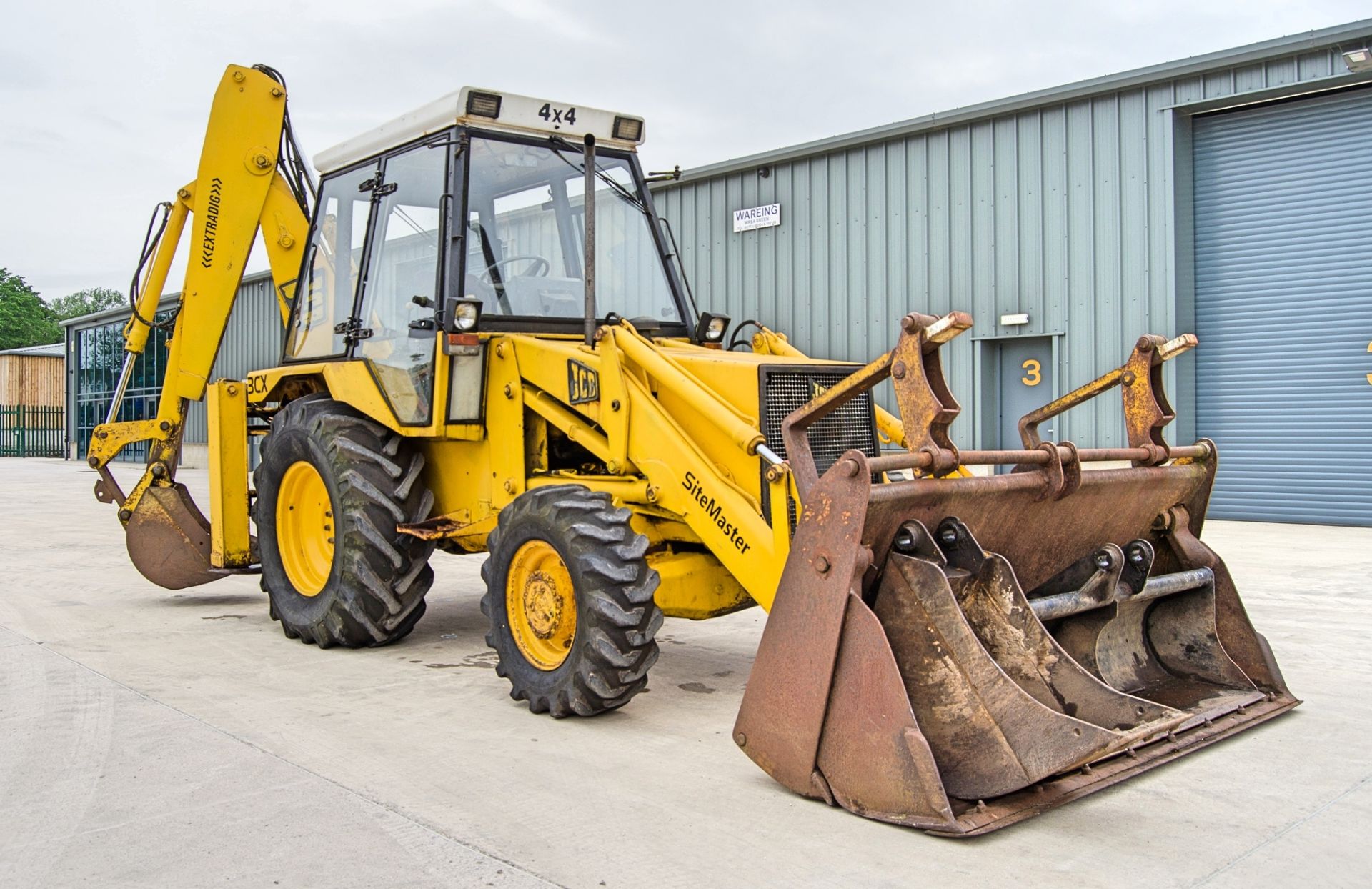 JCB 3CX Sitemaster 4 wheel drive backhoe loader Year: 1985 Recorded Hours: 4862 c/w V5C, 4-in-1 - Image 2 of 24