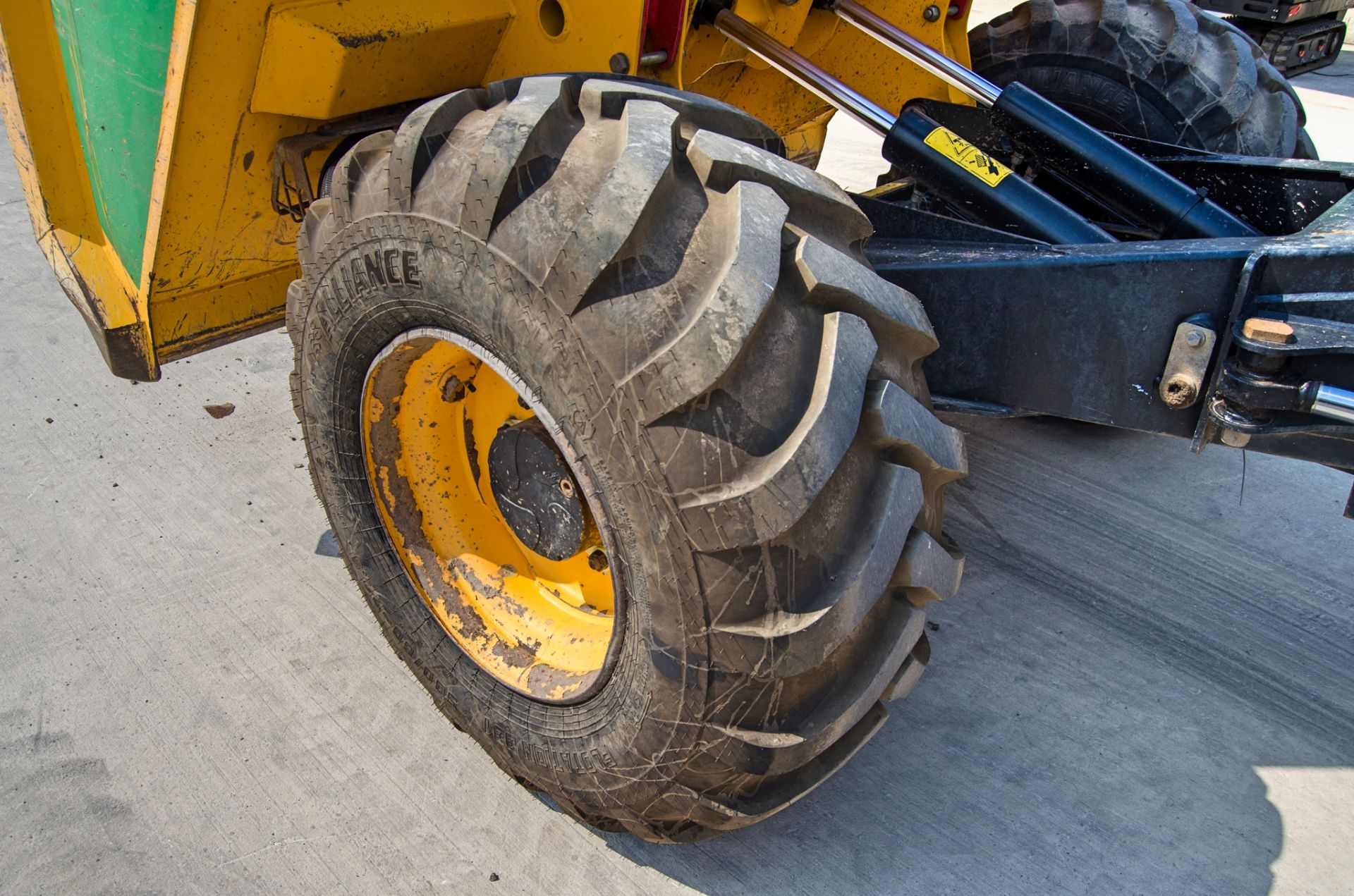 JCB 9 tonne straight skip dumper Year: 2015 S/N: EFFRM7797 Recorded Hours: 2331 A667146 - Image 14 of 22