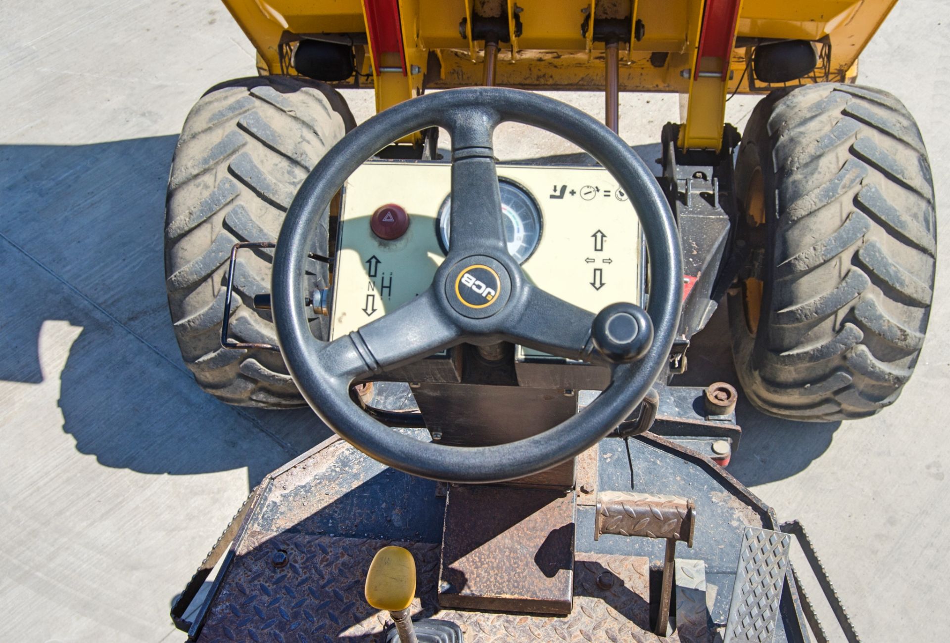 JCB 9 tonne straight skip dumper Year: 2015 S/N: EFFRM8054 Recorded Hours: 2505 c/w V5 A677217 - Image 19 of 22