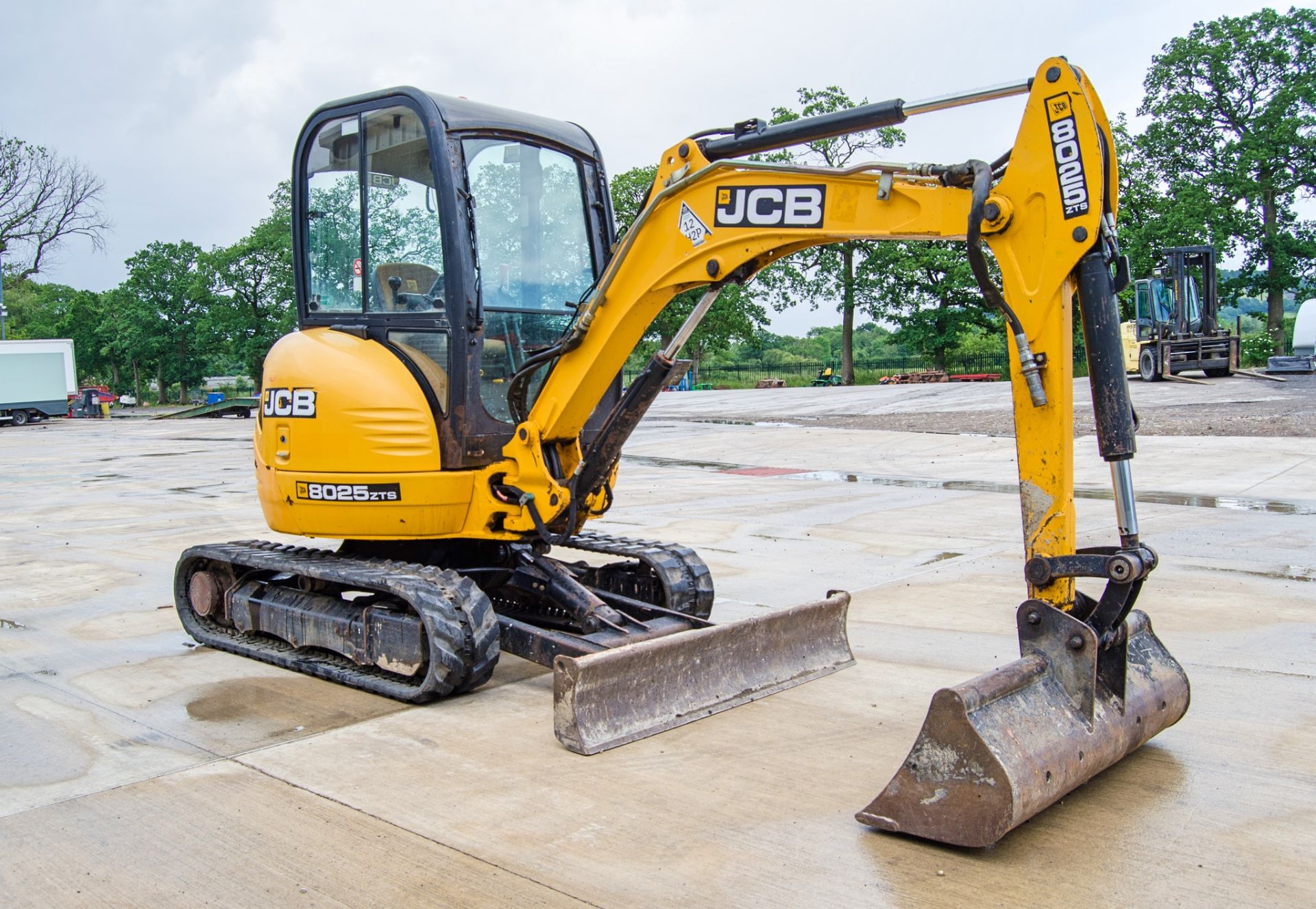 JCB 8025 ZTS 2.5 tonne zero tail swing rubber tracked mini excavator Year: 2013 S/N: 2226068 - Image 2 of 25