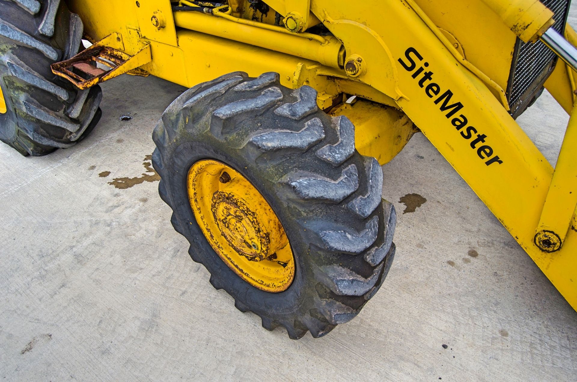 JCB 3CX Sitemaster 4 wheel drive backhoe loader Year: 1985 Recorded Hours: 4862 c/w V5C, 4-in-1 - Image 16 of 24