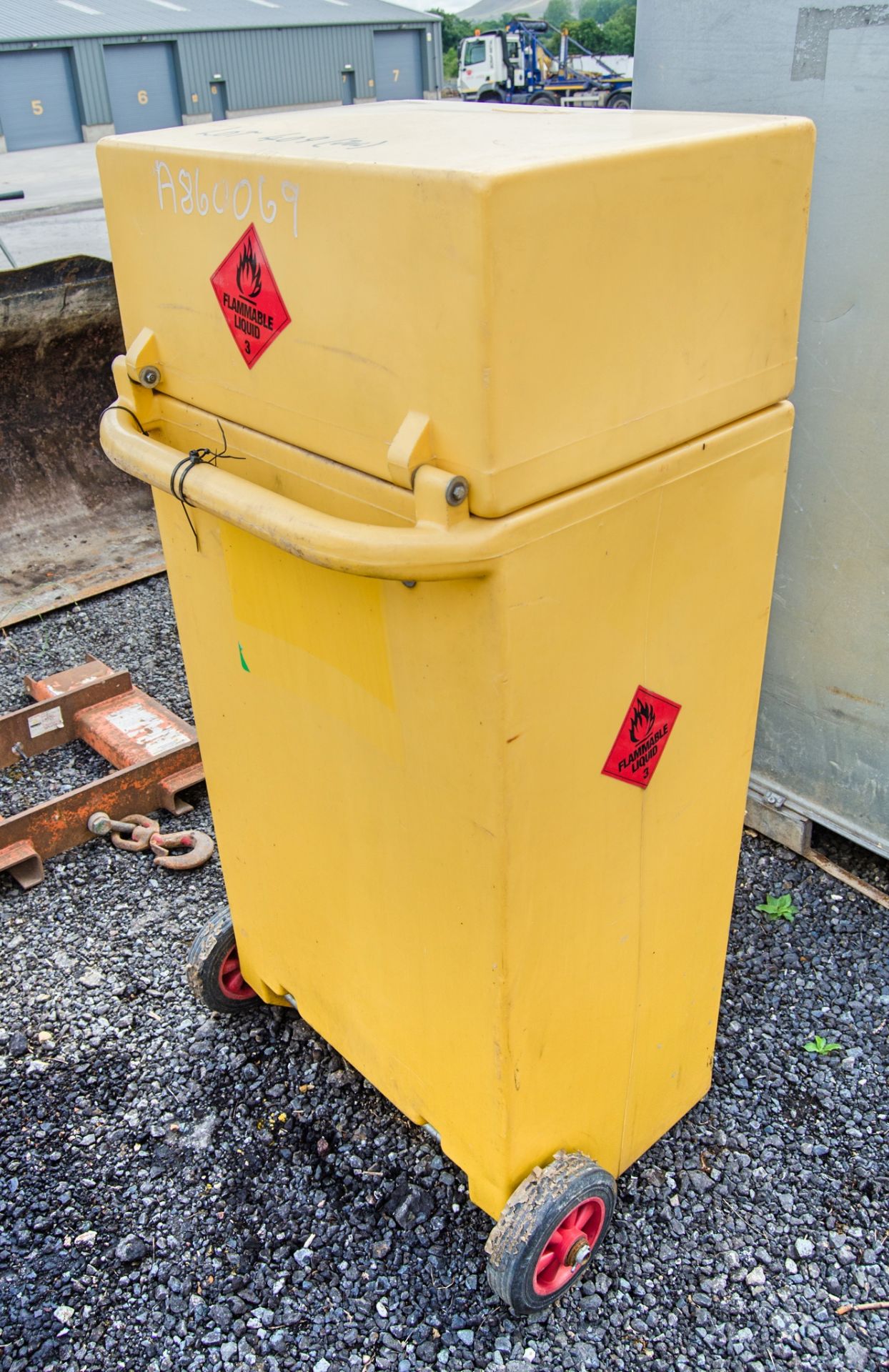 Wheel around plastic bunded fuel bowser c/w manual pump, delivery hose and nozzle A860069 - Image 2 of 3