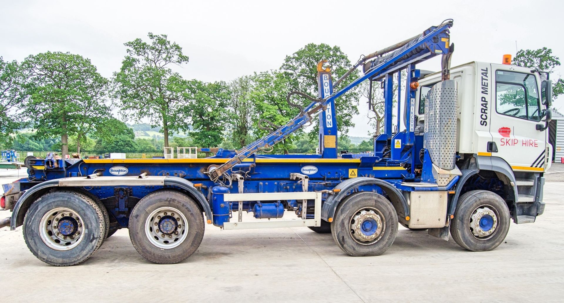 DAF CF 410 FAD 32 tonne 4x8 hook loader skip lorry Registration Number: EU15 TMY Date of - Image 8 of 25