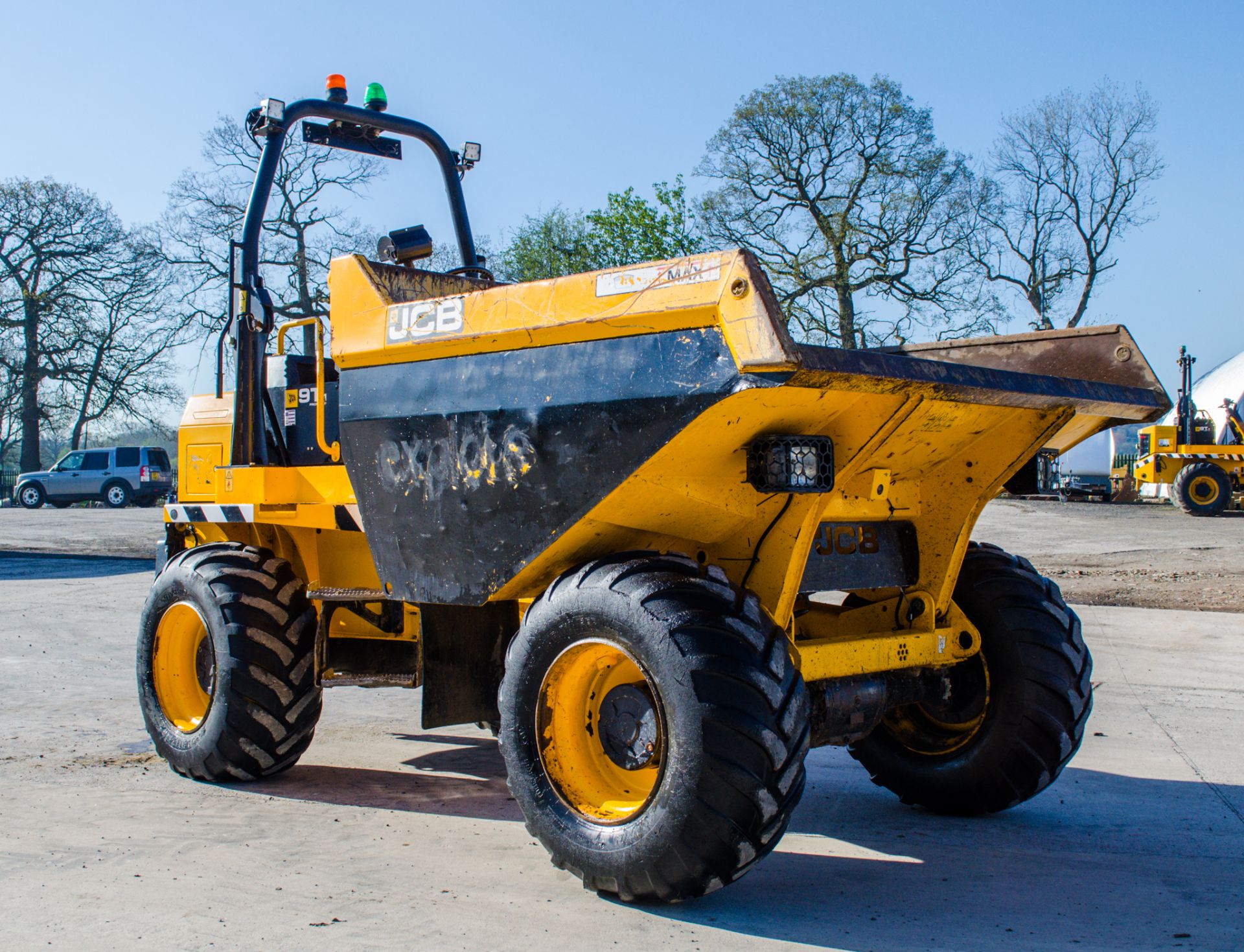 JCB 9FT 9 tonne straight skip dumper Year: 2019 S/N: 2781038 Recorded Hours: 2056 c/w front camera - Image 2 of 22