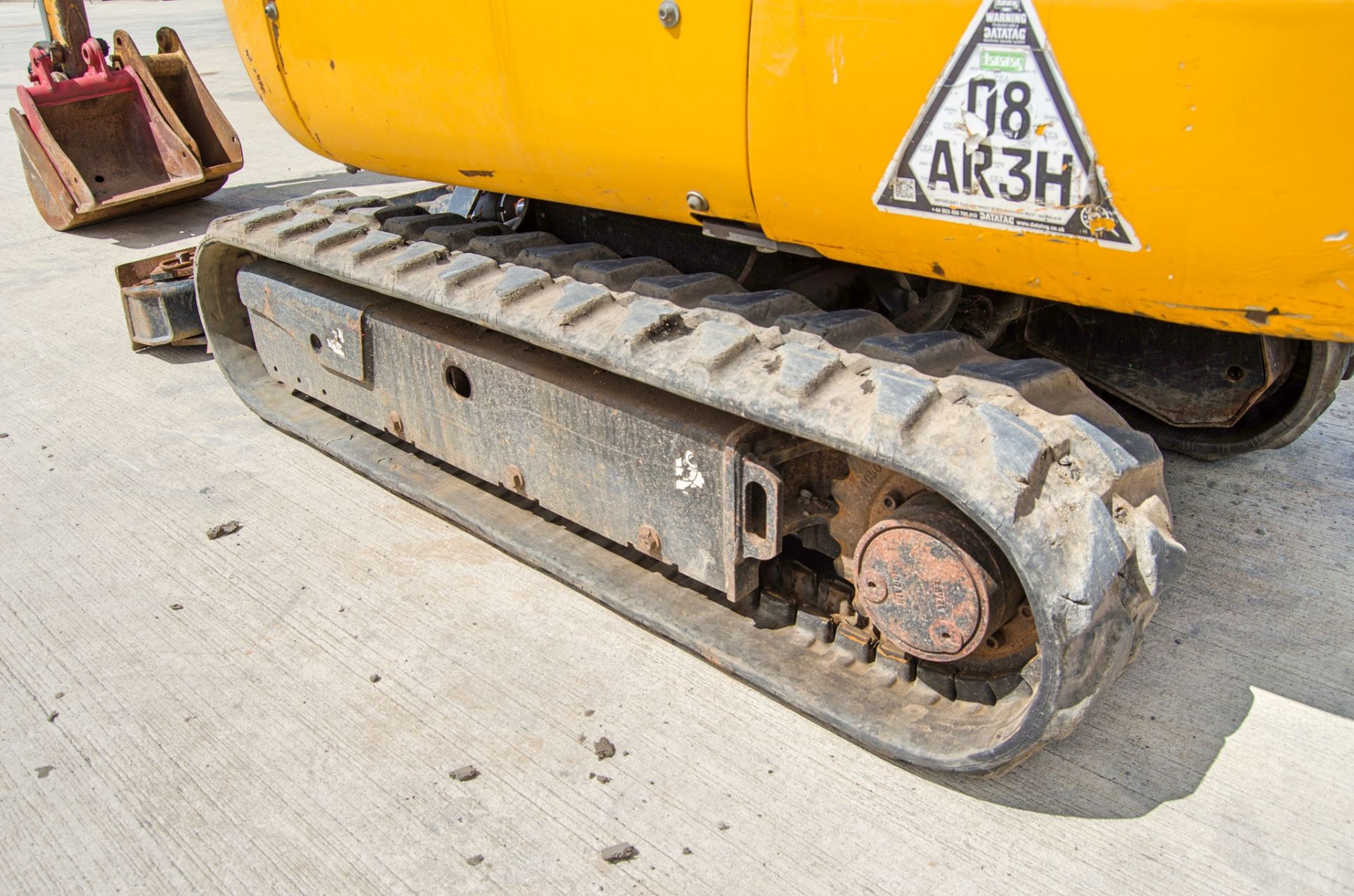 JCB 8018 1.5 tonne rubber tracked mini excavator Year: 2017 S/N: 2545479 Recorded Hours: 1297 blade, - Image 8 of 24