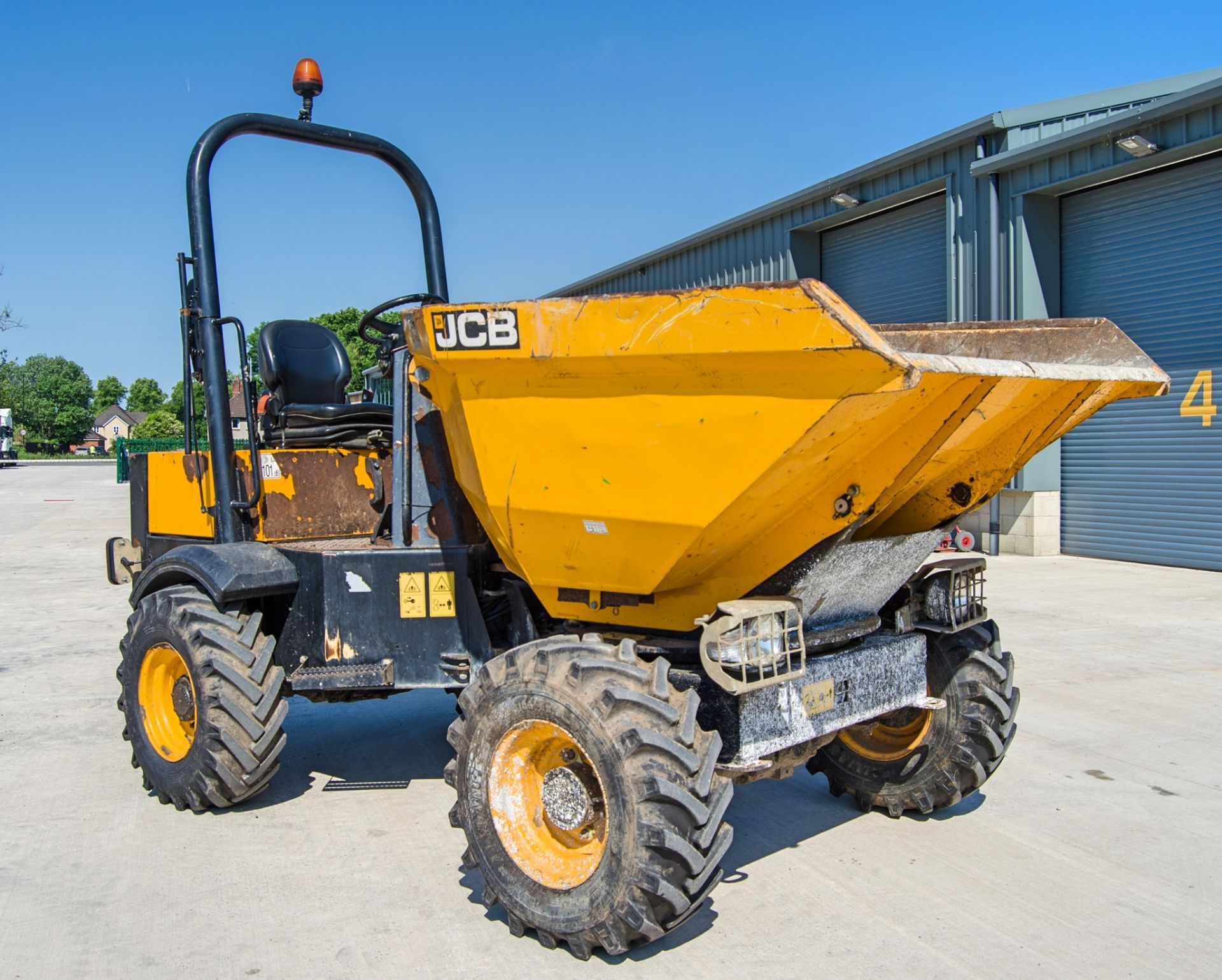 JCB 3 tonne swivel skip dumper Year: 2015 S/N:EFFRF8536 Recorded Hours: 286 c/w V5 A677112 - Image 2 of 21