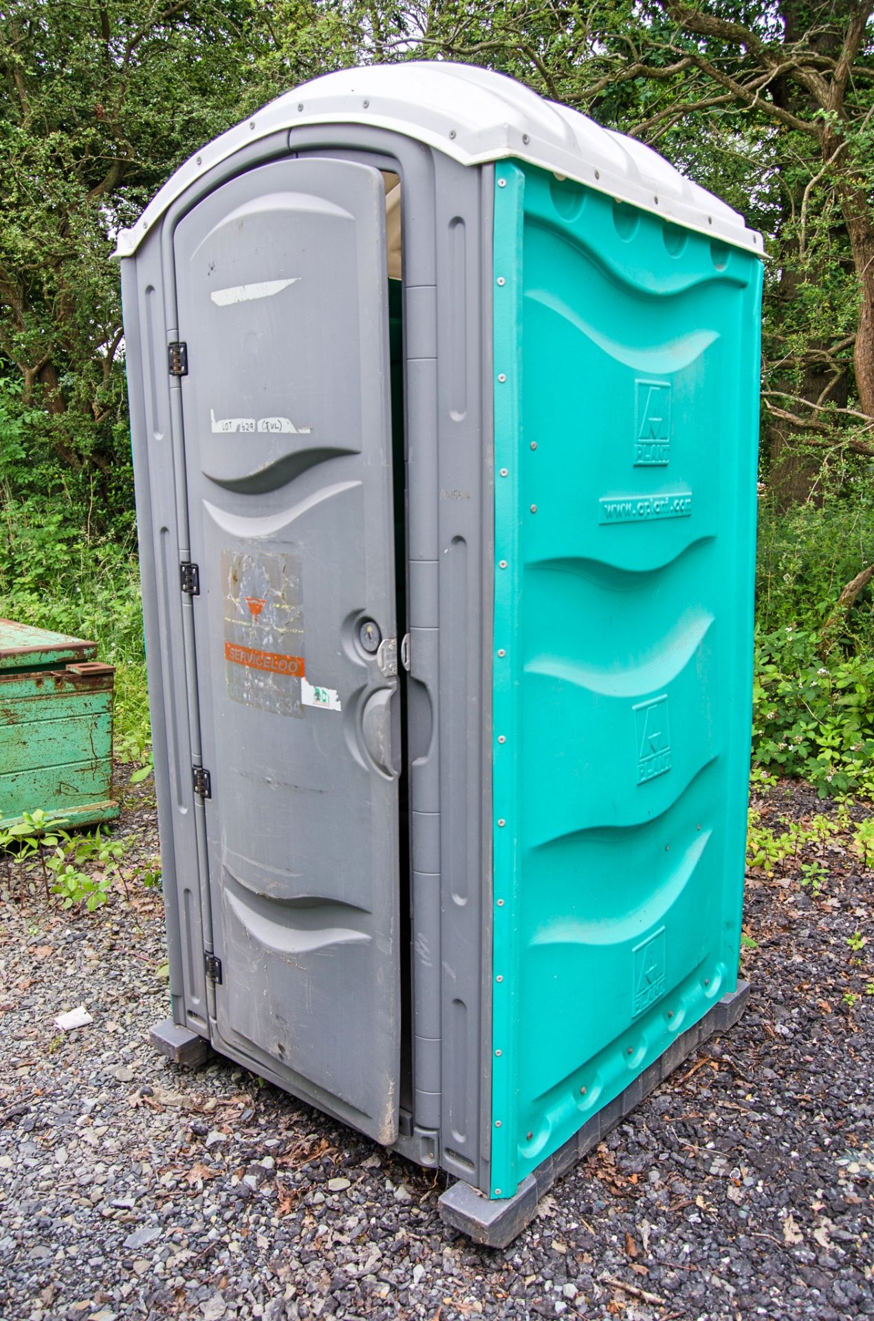 Plastic portable toilet A415514