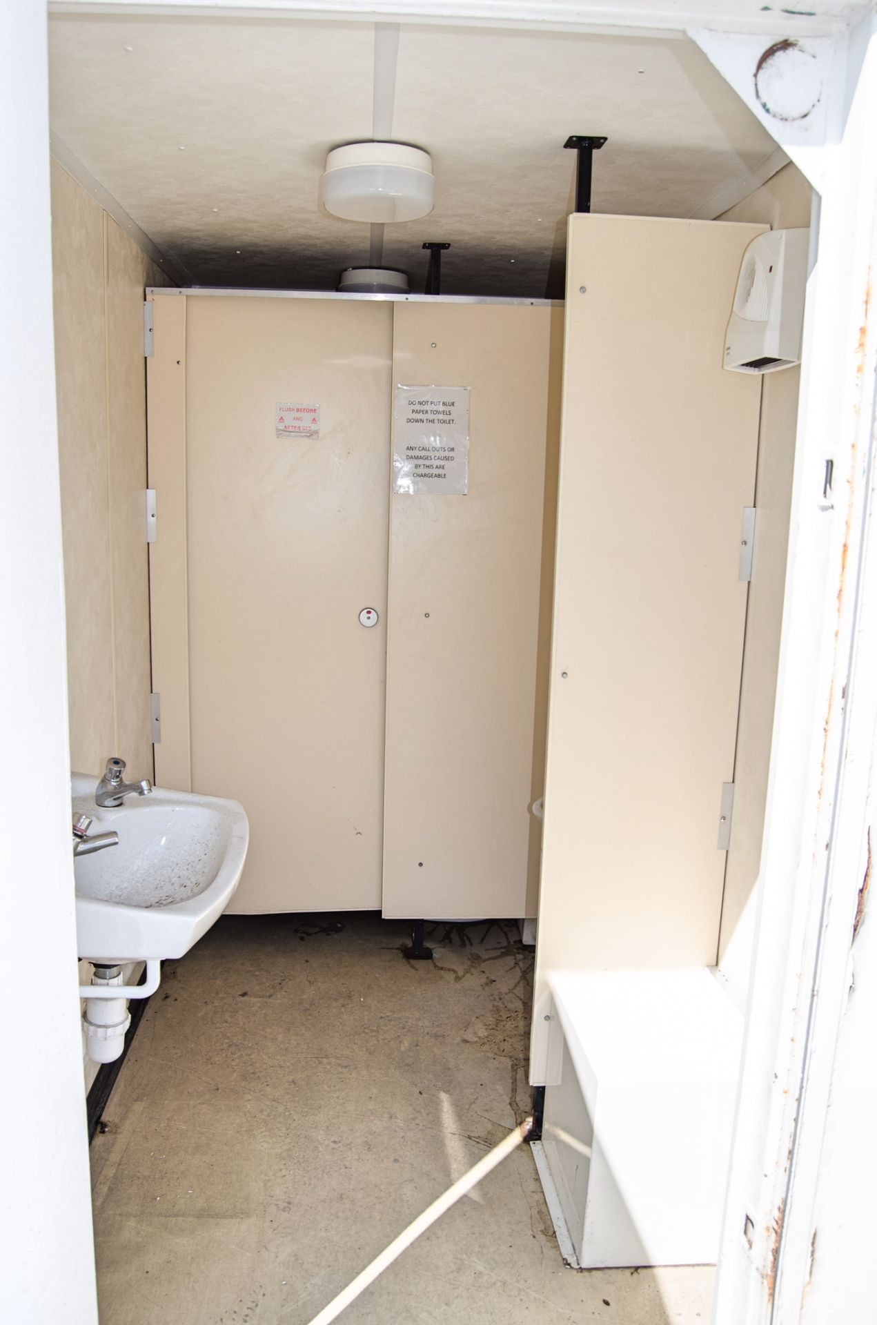 24ft x 9 ft steel anti-vandal welfare site unit Comprising of: canteen area, changing area, - Image 8 of 12