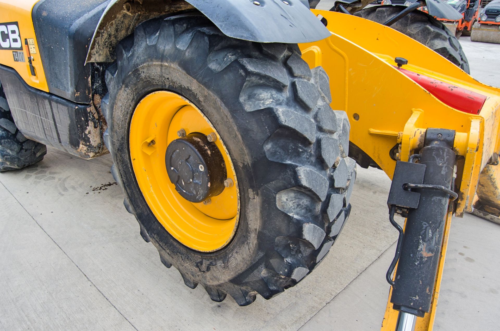 JCB 540-140 Hi-Viz 14 metre telescopic handler Year: 2018 S/N: 2573224 Recorded Hours: 6016 Recently - Image 16 of 23