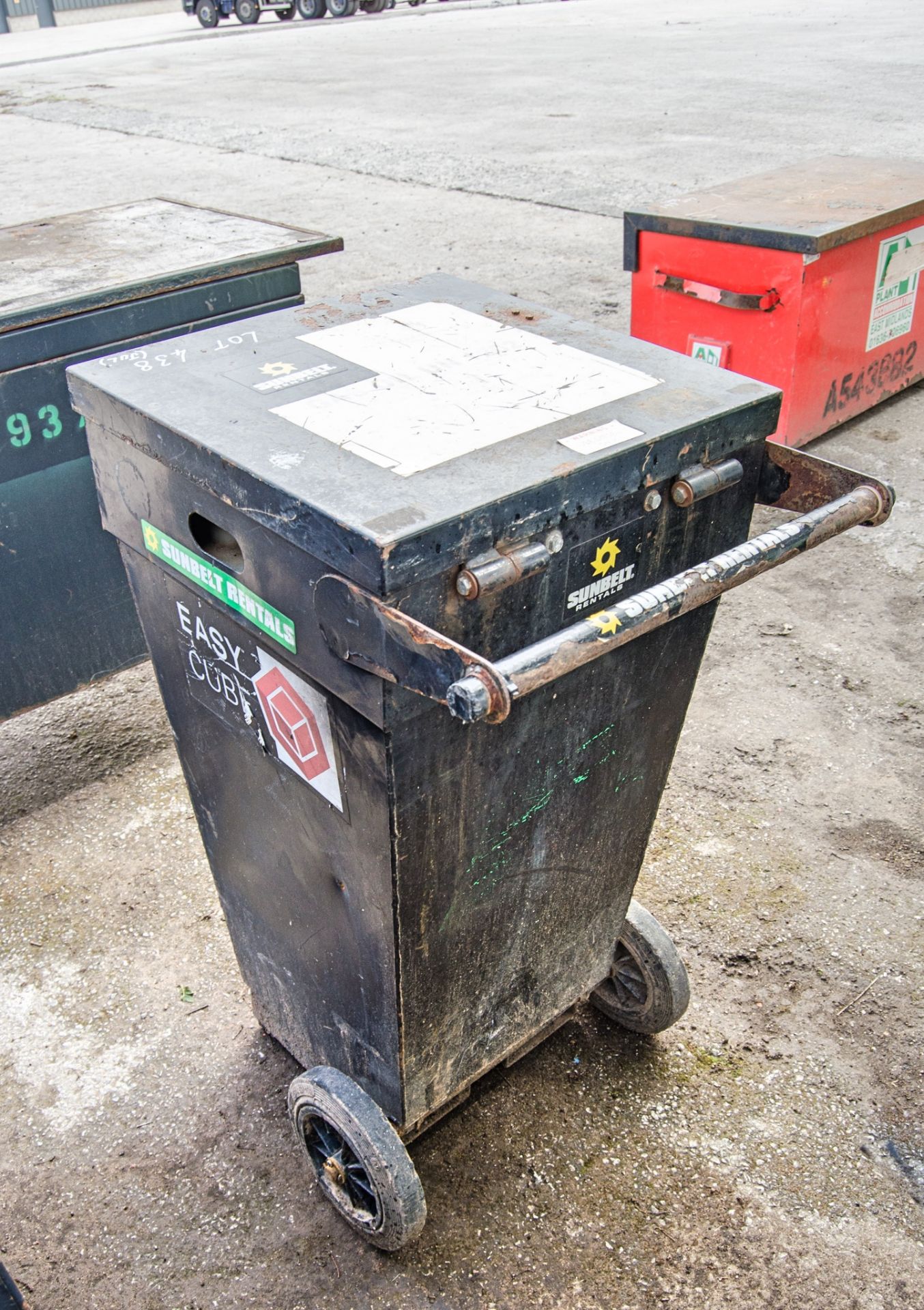 Western 105 litre wheel around bunded fuel bowser c/w manual pump, delivery hose and nozzle A734644 - Image 2 of 3