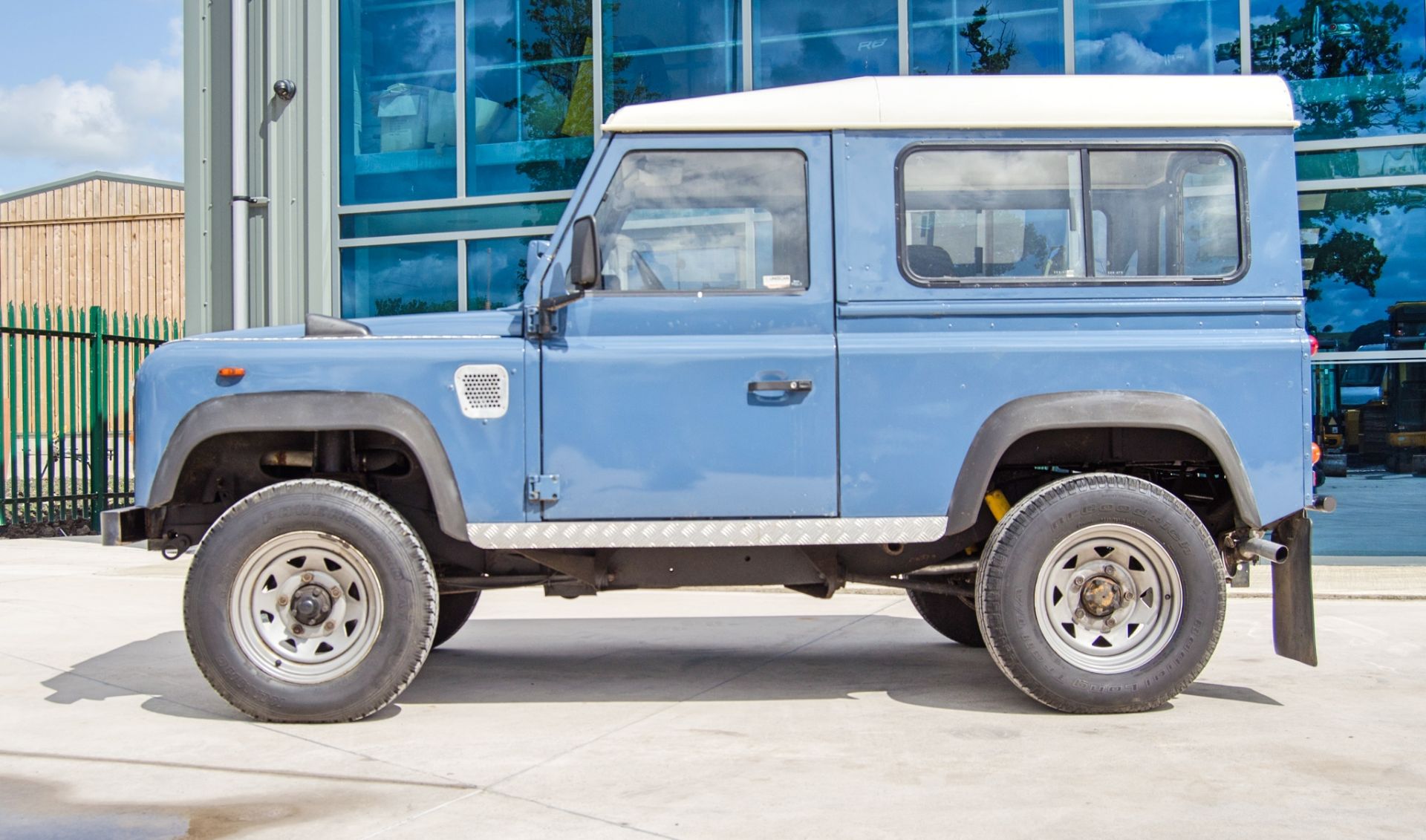 Land Rover 90 2.5 200 Tdi diesel 4wd utility vehicle Registration Number: E28 AYS Date of - Image 7 of 42