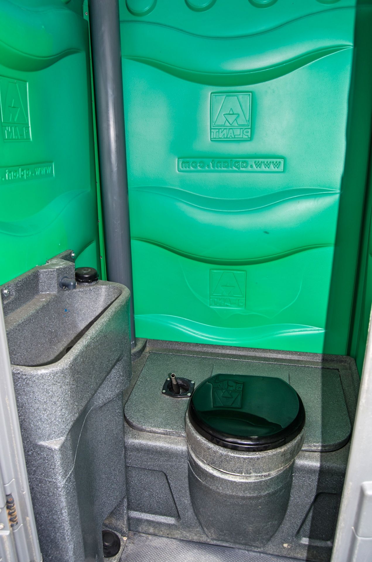 Plastic portable toilet A415514 - Image 3 of 3