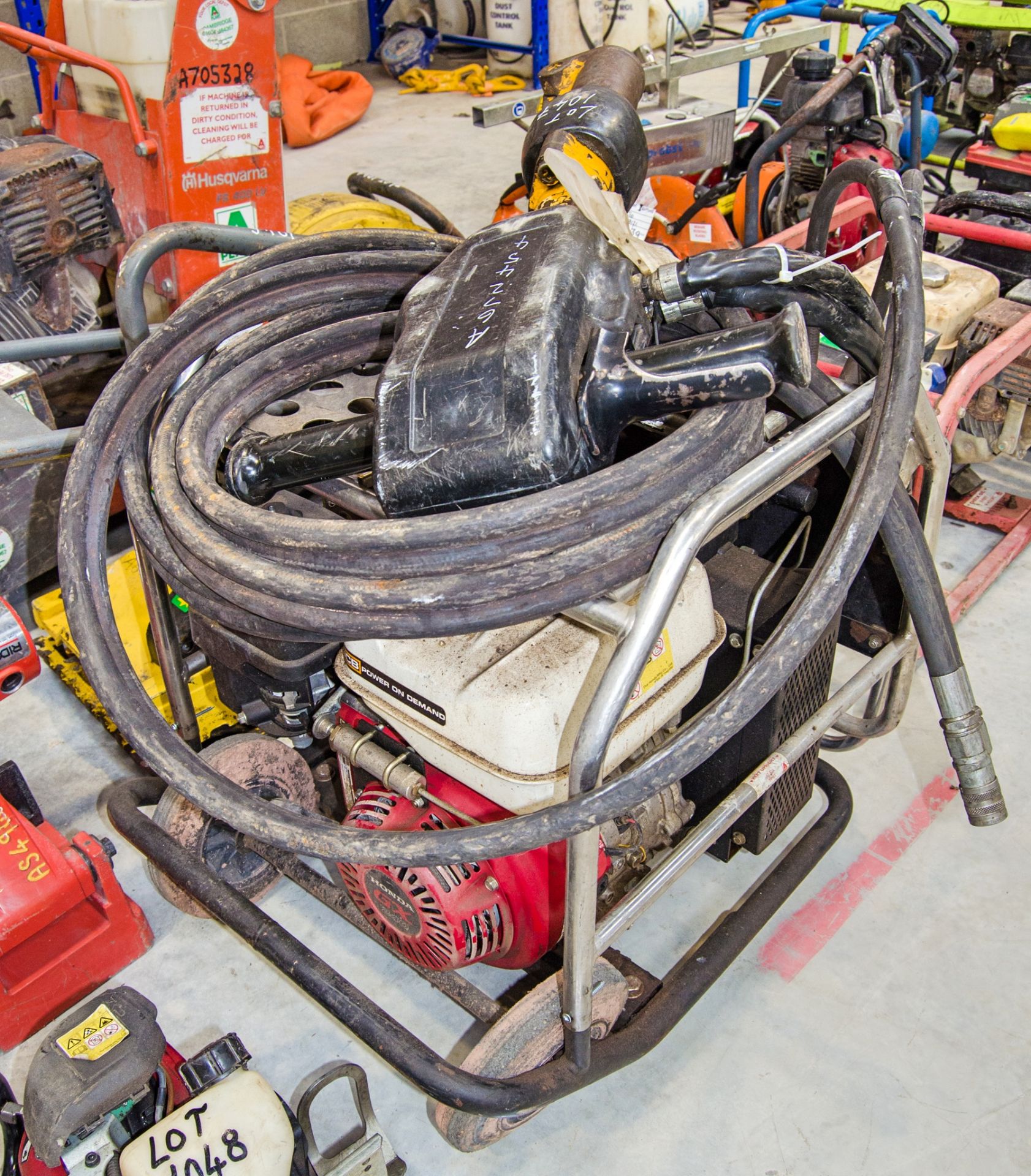 JCB Beaver petrol driven hydraulic power pack c/w JCB hydraulic antivibe breaker and hoses - Image 2 of 3