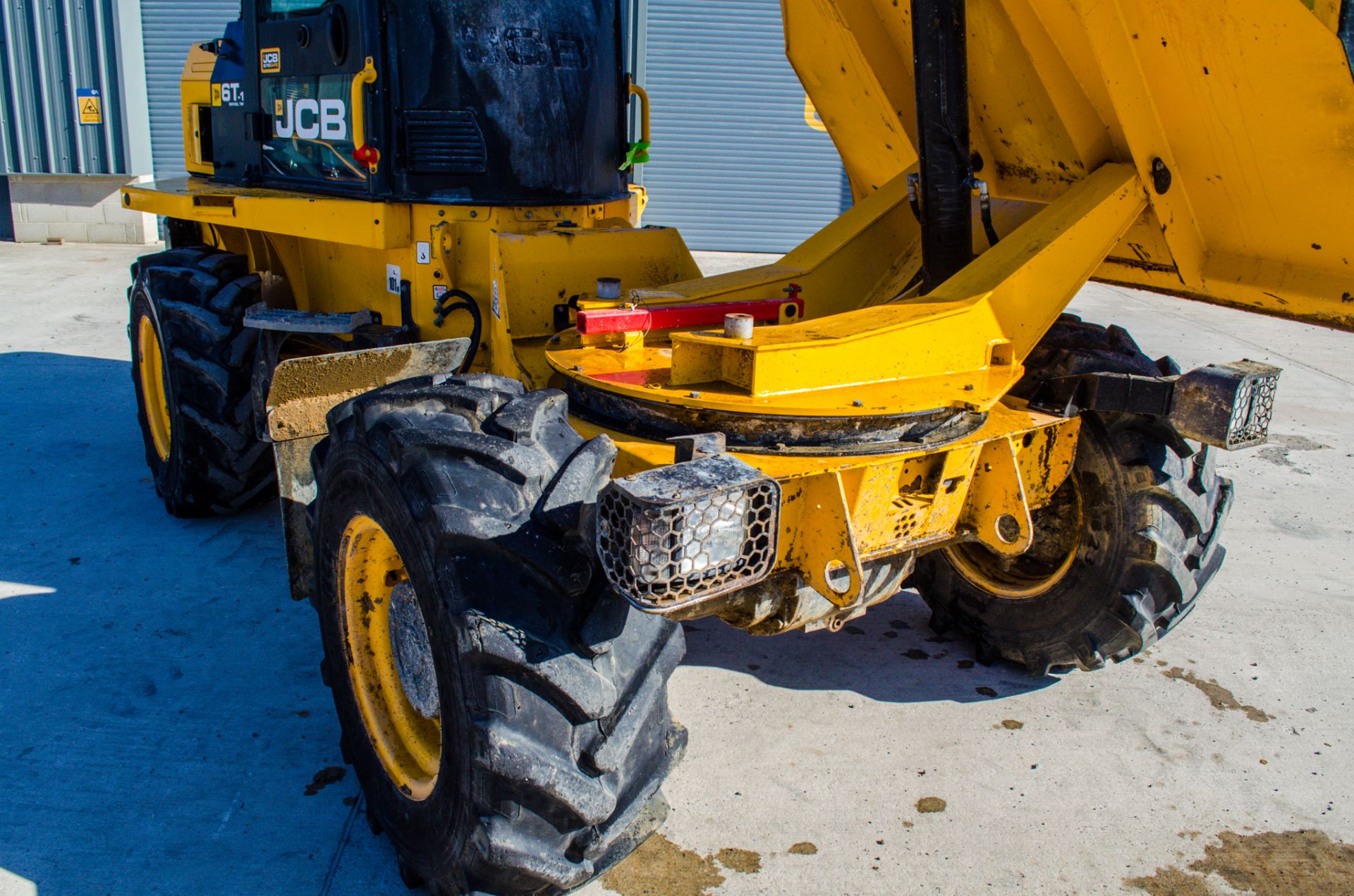 JCB 6ST 6 tonne swivel skip cabbed dumper Year: 2018 S/N: 2561954 Recorded Hours: 1844 c/w camera - Image 16 of 23