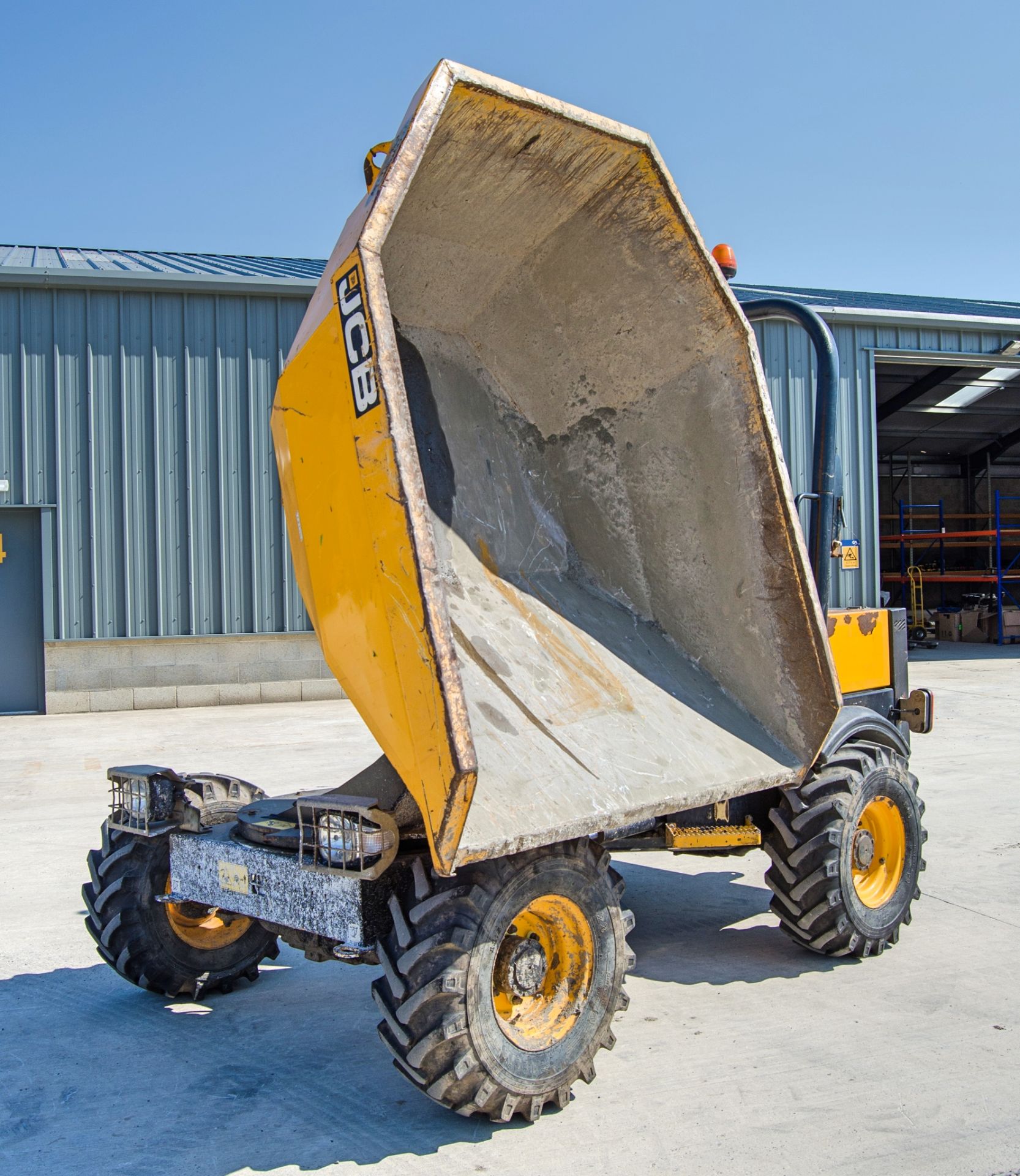 JCB 3 tonne swivel skip dumper Year: 2015 S/N:EFFRF8536 Recorded Hours: 286 c/w V5 A677112 - Image 9 of 21