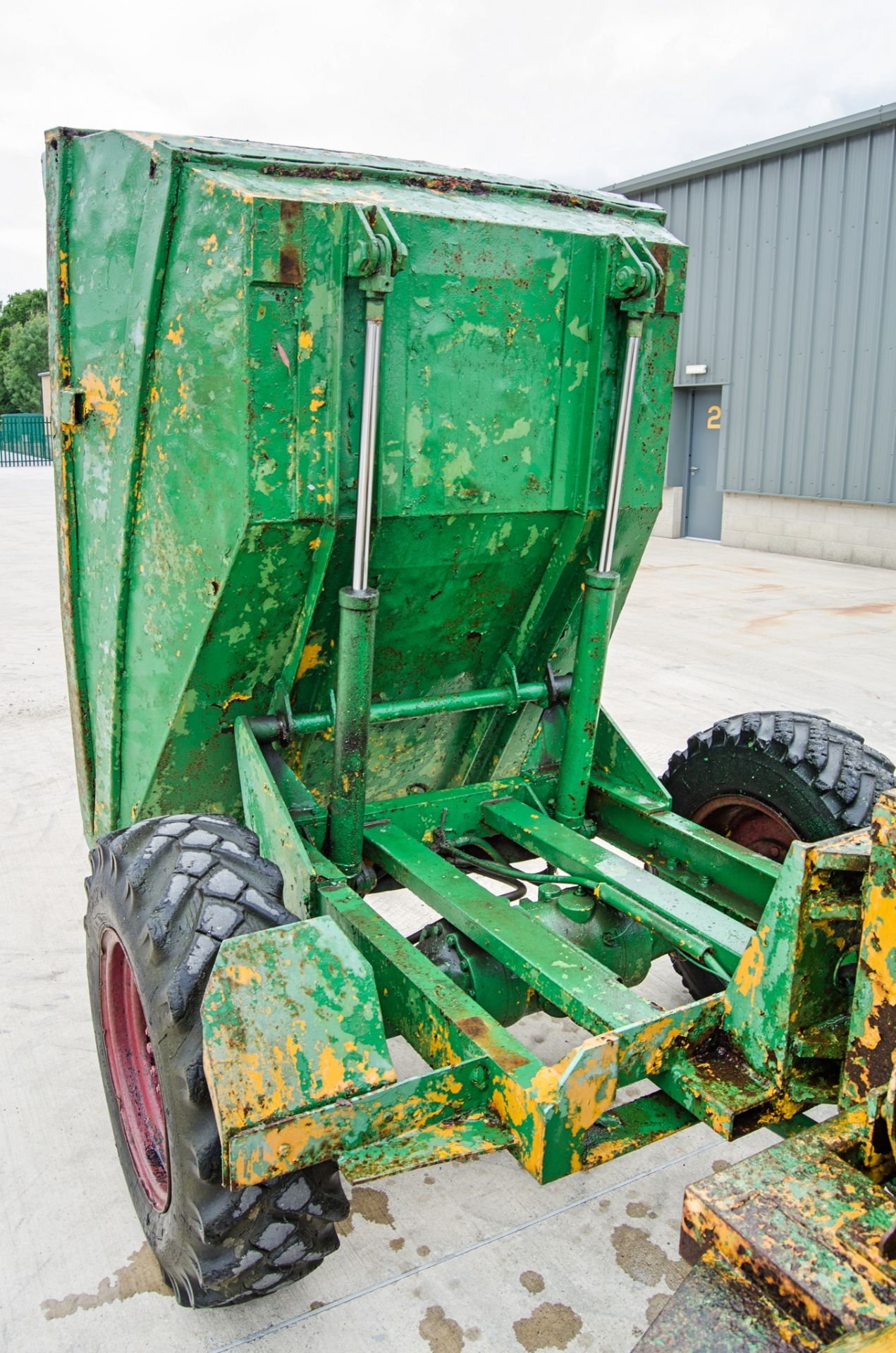 3 tonne straight skip dumper ** No VAT on hammer price but VAT will be charged on the buyers premium - Image 11 of 22