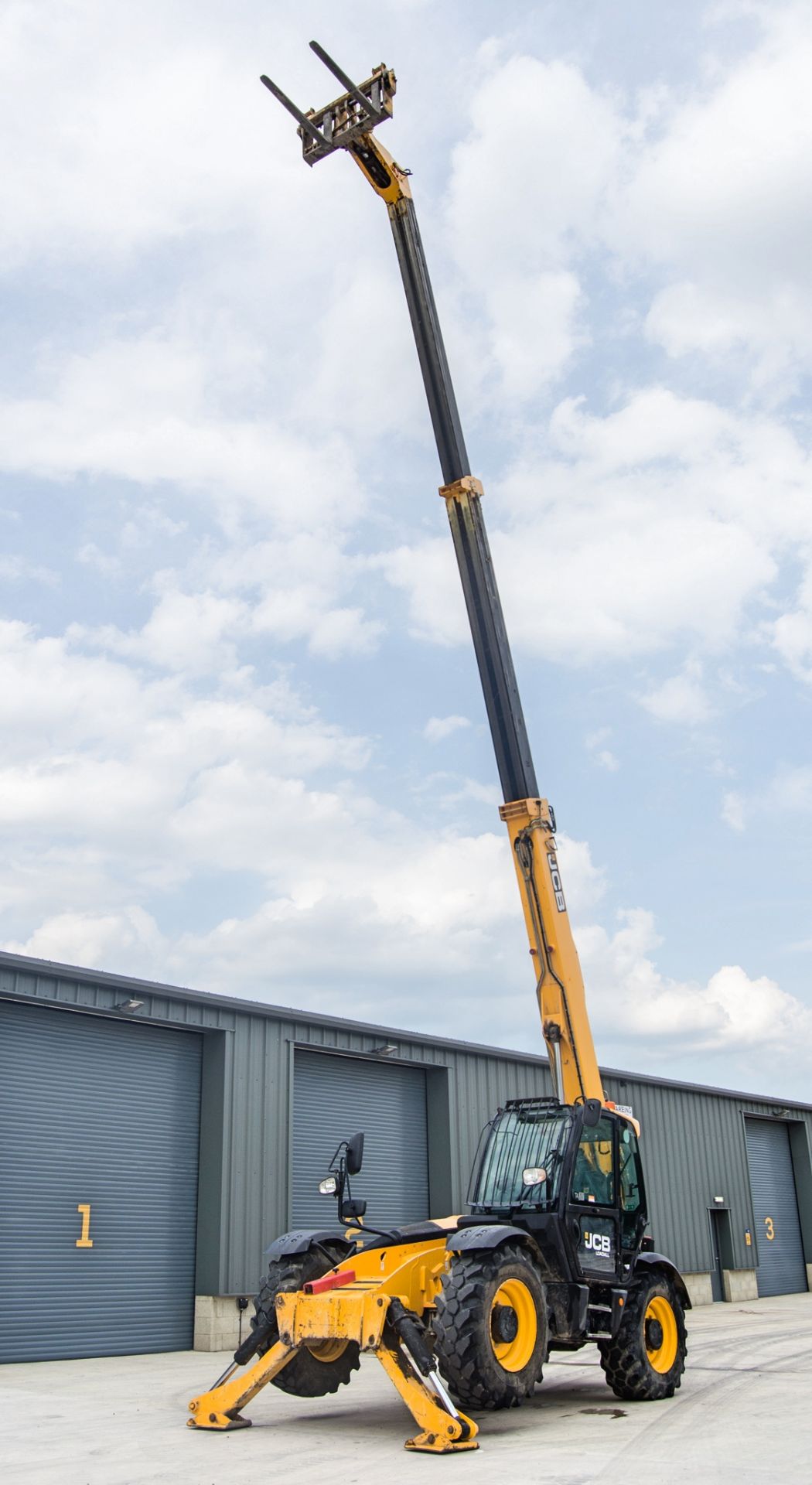 JCB 540-140 Hi-Viz 14 metre telescopic handler Year: 2018 S/N: 2573224 Recorded Hours: 6016 Recently - Image 9 of 23