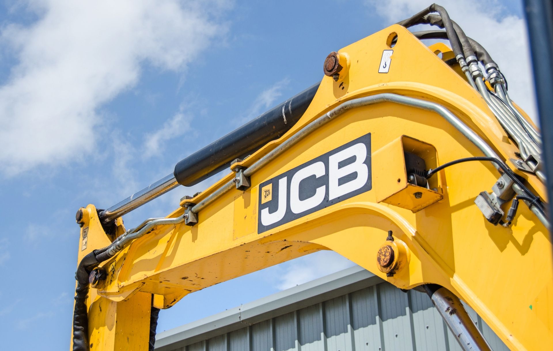 JCB 86C-1 8.5 tonne tubber tracked excavator Year: 2015 S/N: 2250128 Recorded Hours: 5207 blade, - Image 18 of 26