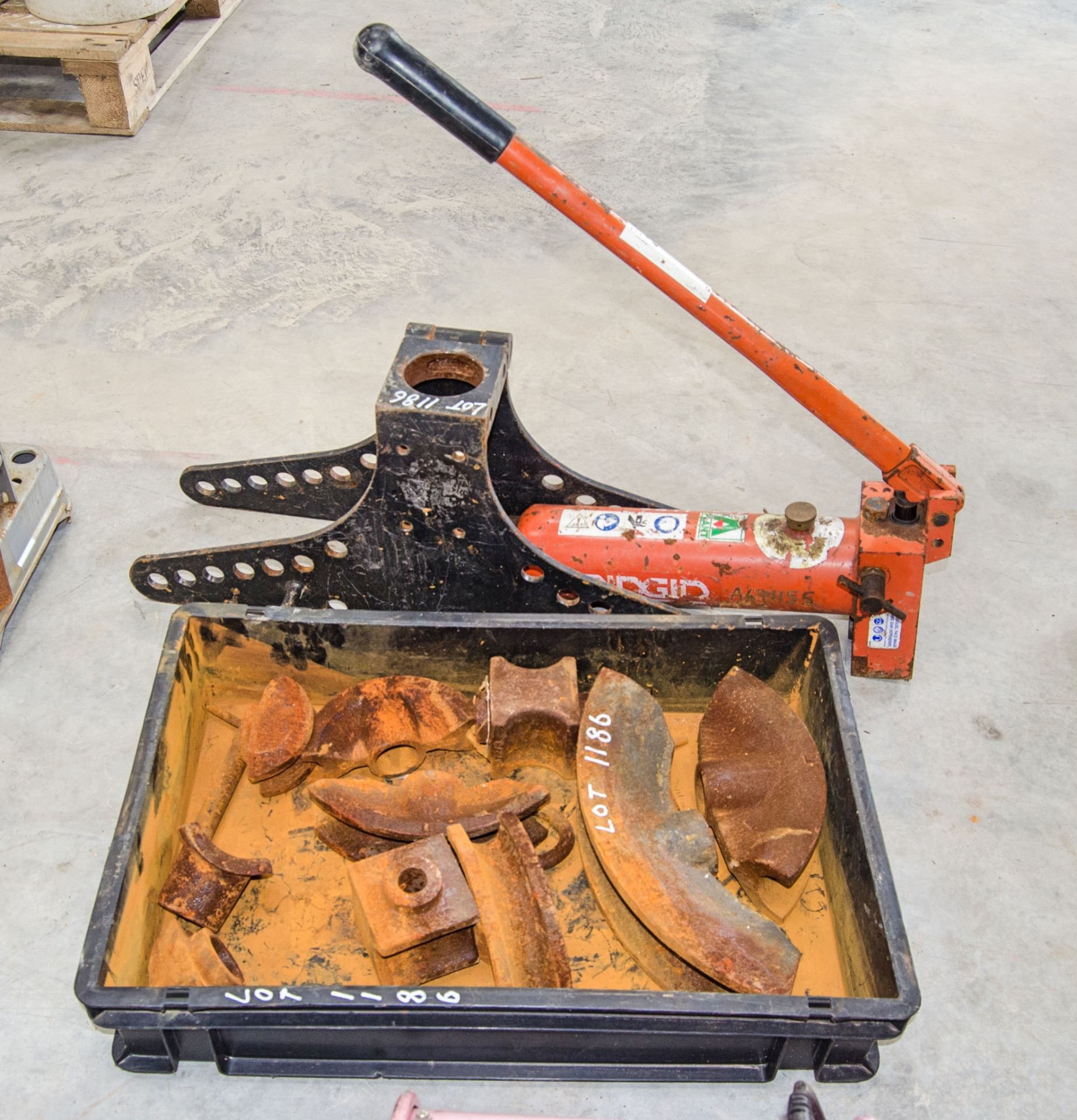 Ridgid manual pipe bending set Comprising of pump, frame and 10 forms A691155