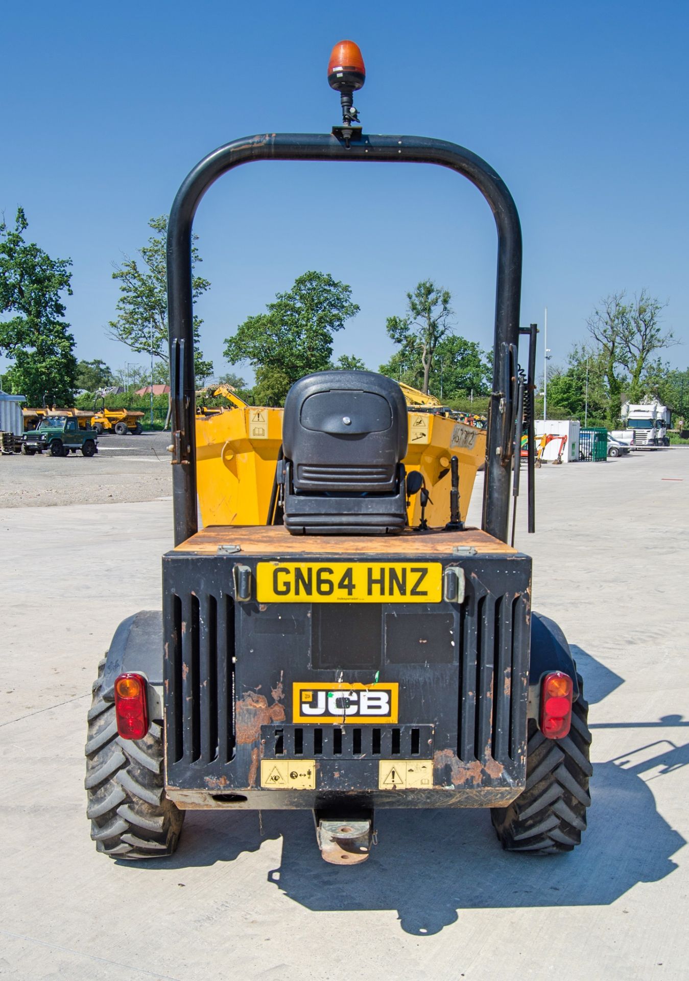 JCB 3 tonne swivel skip dumper Year: 2015 S/N:EFFRF8536 Recorded Hours: 286 c/w V5 A677112 - Image 6 of 21