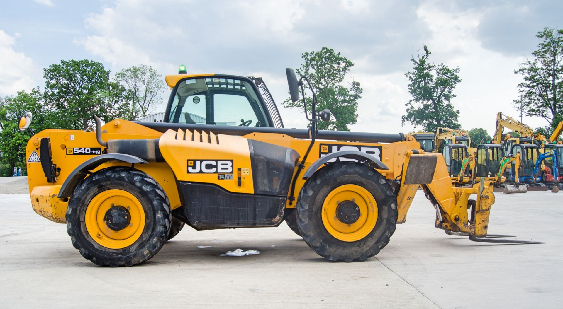 JCB 540-140 Hi-Viz 14 metre telescopic handler Year: 2018 S/N: 2573224 Recorded Hours: 6016 Recently - Image 7 of 23