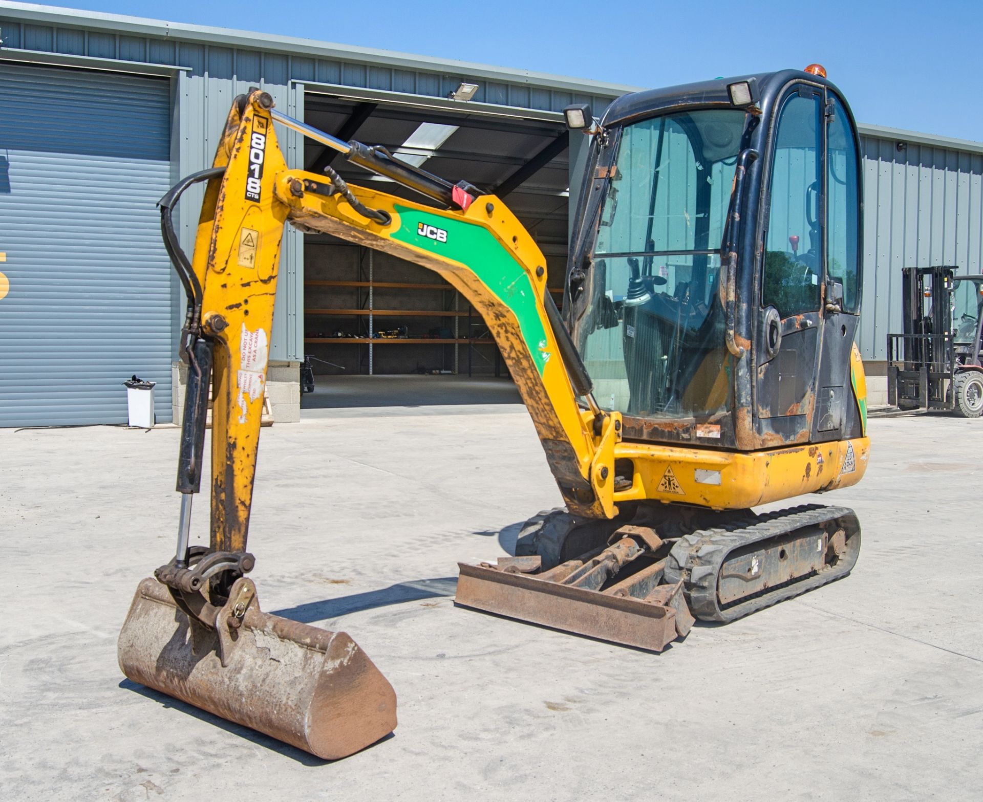 JCB 8018 1.5 tonne rubber tracked mini excavator Year: 2016 S/N: 2497622 Recorded Hours: 2149 blade,