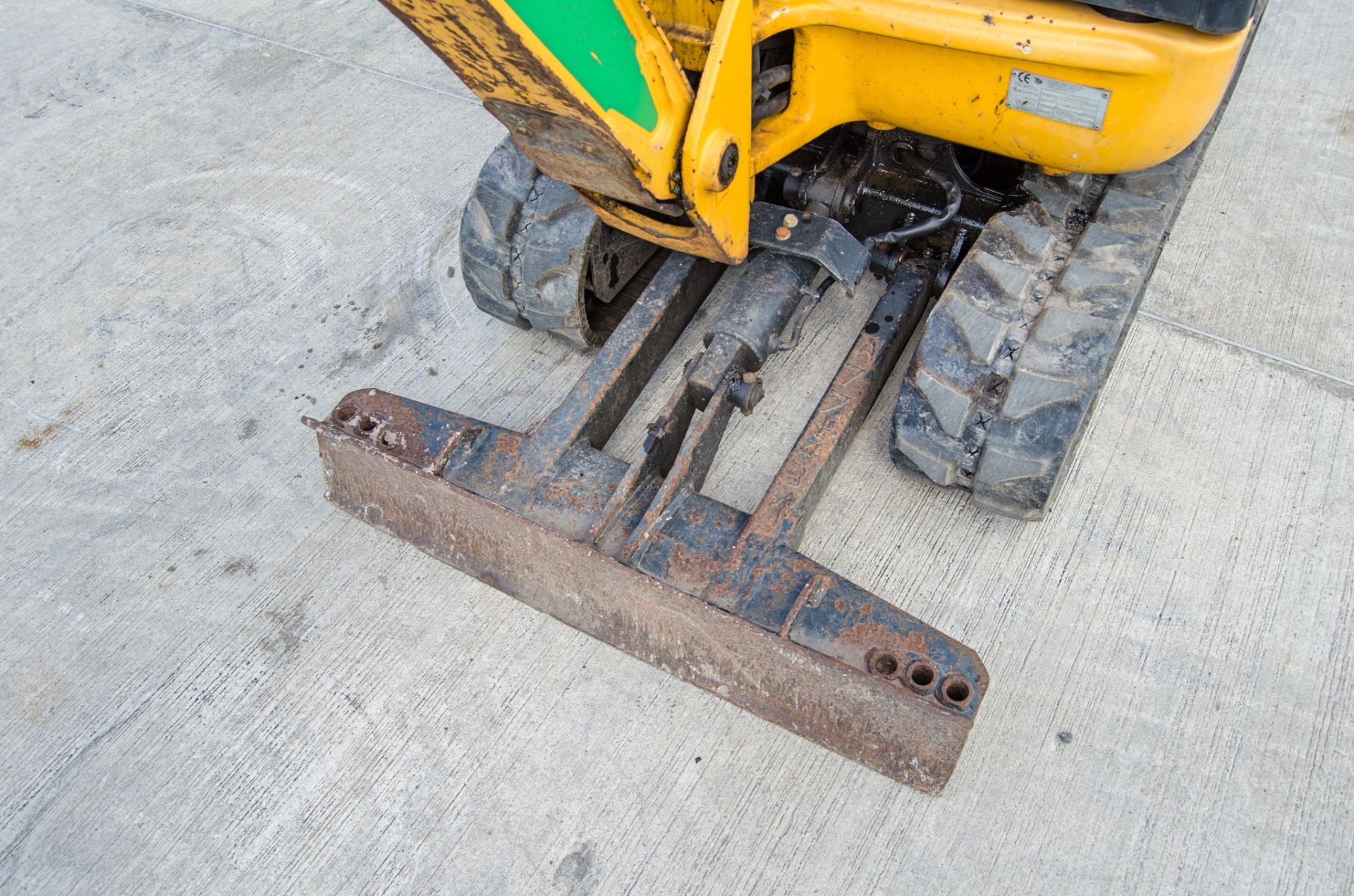 JCB 8018 1.5 tonne rubber tracked mini excavator Year: 2017 S/N: 2545638 Recorded Hours: 1173 blade, - Image 13 of 26