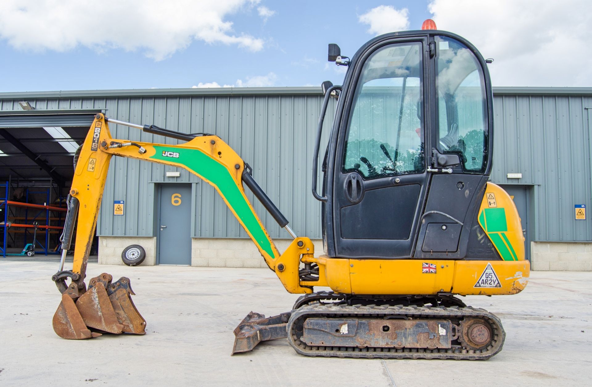 JCB 8018 1.5 tonne rubber tracked mini excavator Year: 2017 S/N: 2545638 Recorded Hours: 1173 blade, - Image 7 of 26