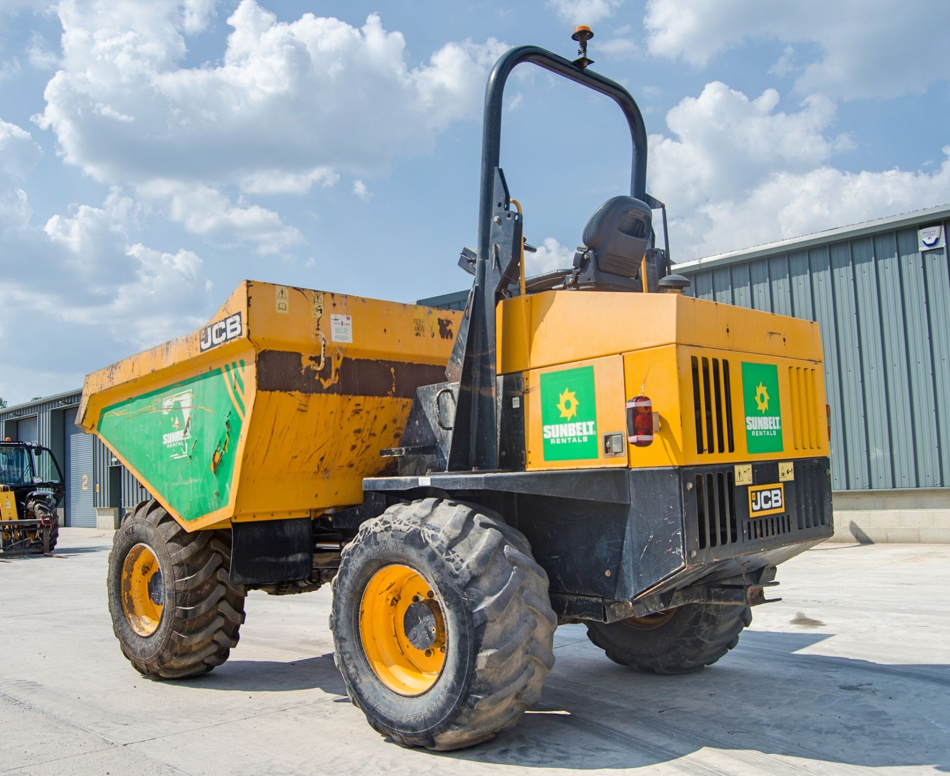 JCB 9 tonne straight skip dumper Year: 2015 S/N: EFFRM7797 Recorded Hours: 2331 A667146 - Image 4 of 22