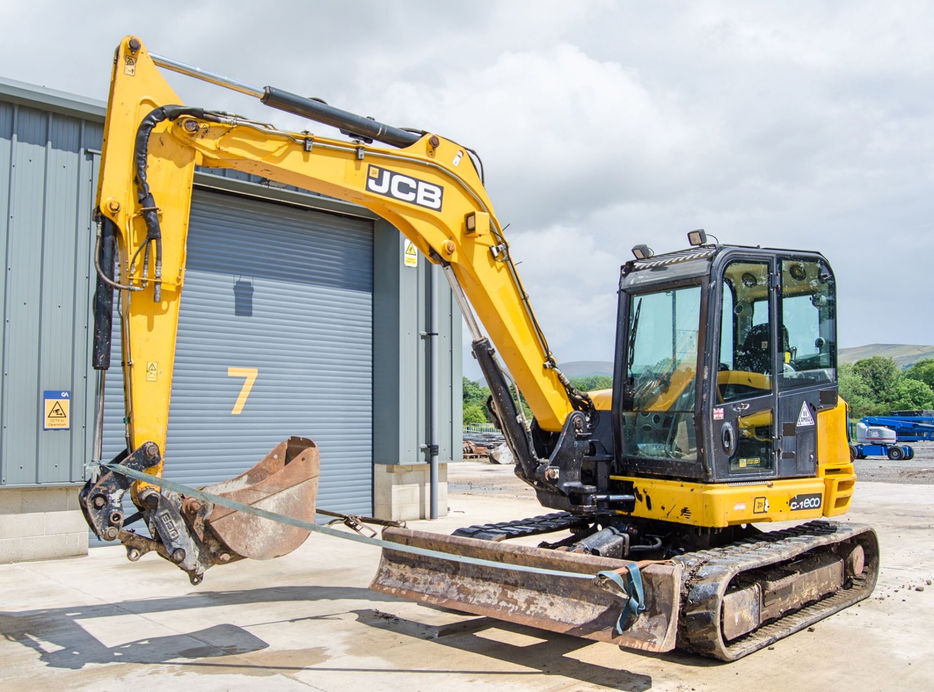 JCB 86C-1 8.5 tonne tubber tracked excavator Year: 2015 S/N: 2250128 Recorded Hours: 5207 blade,