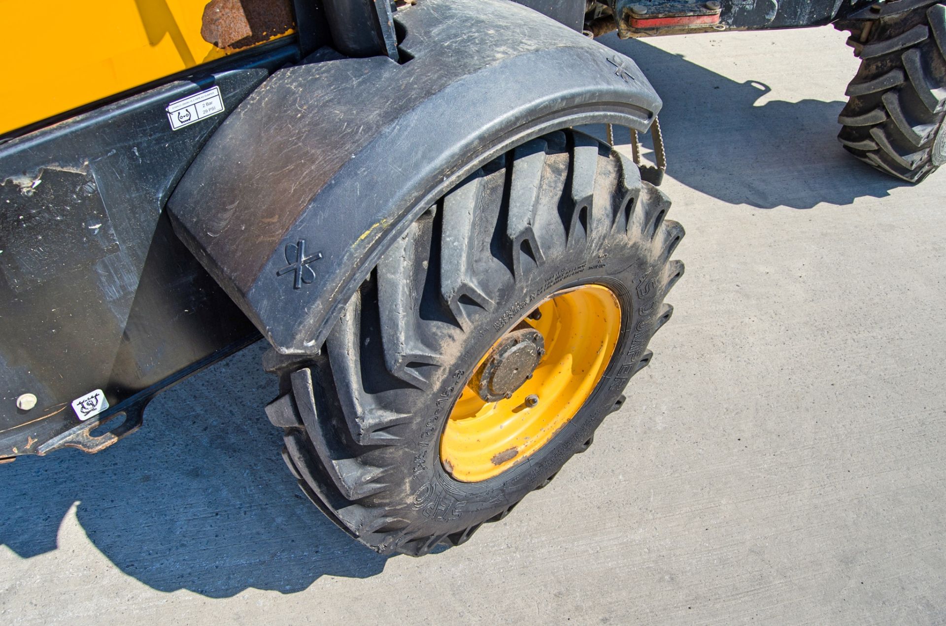 JCB 3 tonne swivel skip dumper Year: 2015 S/N:EFFRF8536 Recorded Hours: 286 c/w V5 A677112 - Image 15 of 21