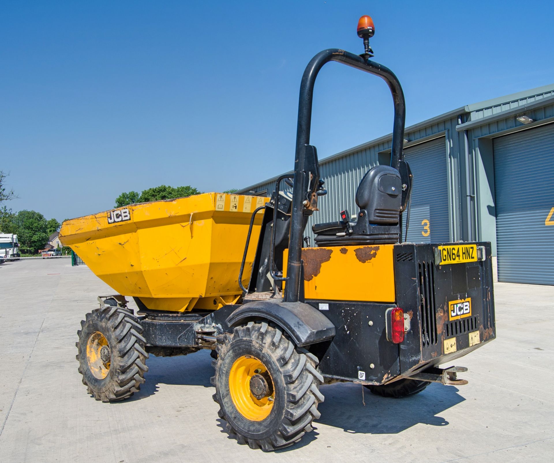 JCB 3 tonne swivel skip dumper Year: 2015 S/N:EFFRF8536 Recorded Hours: 286 c/w V5 A677112 - Image 3 of 21