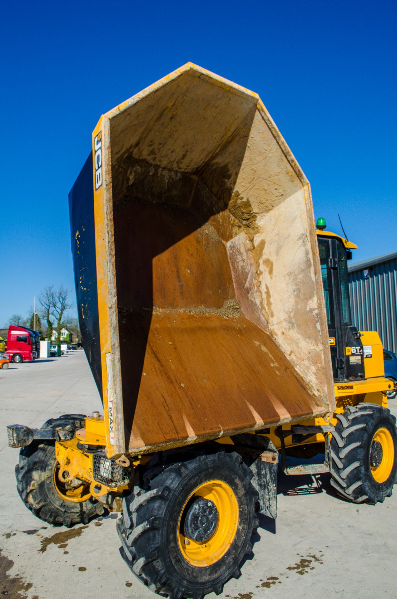 JCB 6ST 6 tonne swivel skip cabbed dumper Year: 2018 S/N: 2561954 Recorded Hours: 1844 c/w camera - Image 14 of 23