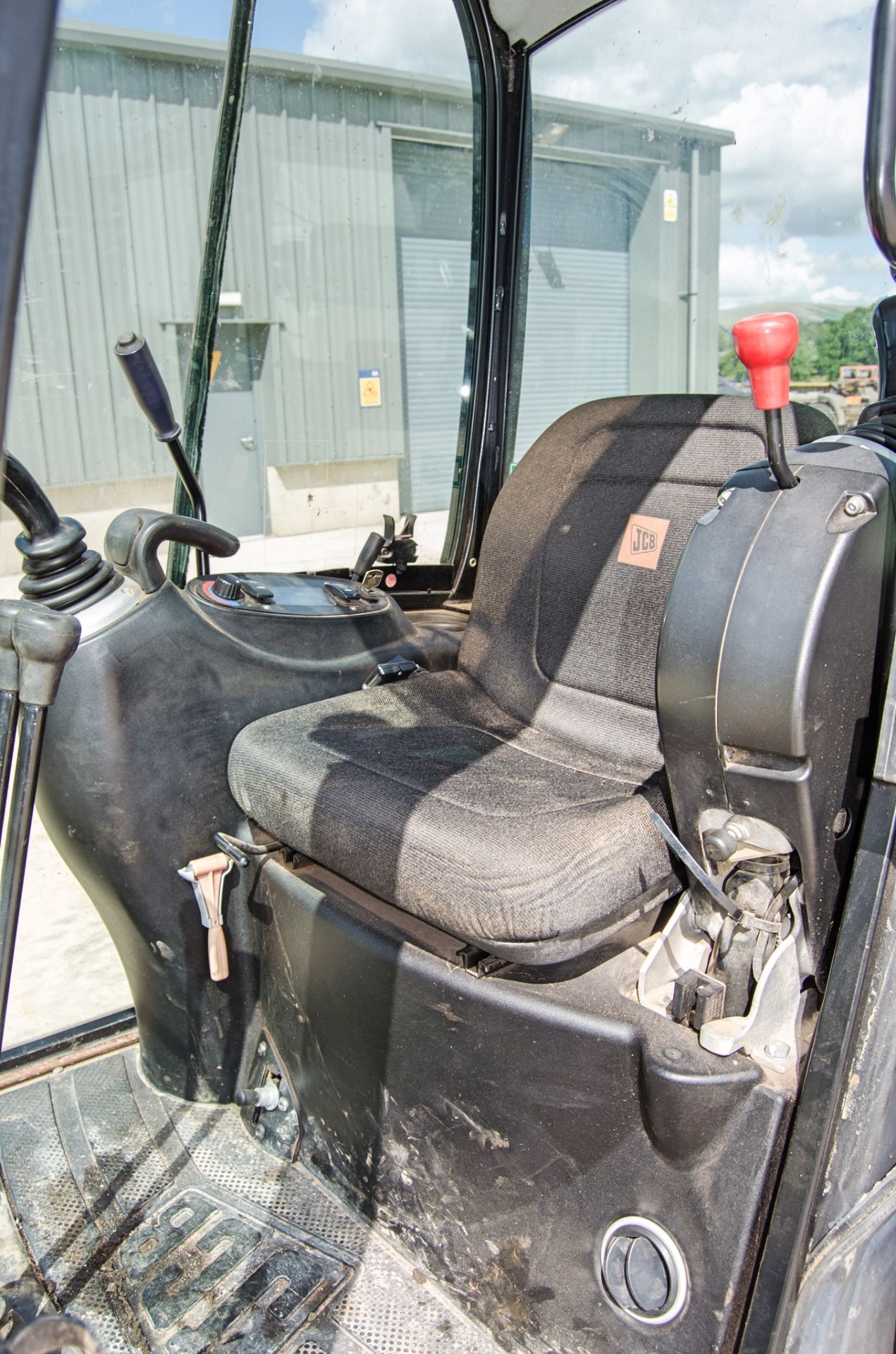 JCB 8018 1.5 tonne rubber tracked mini excavator Year: 2017 S/N: 2545638 Recorded Hours: 1173 blade, - Image 21 of 26