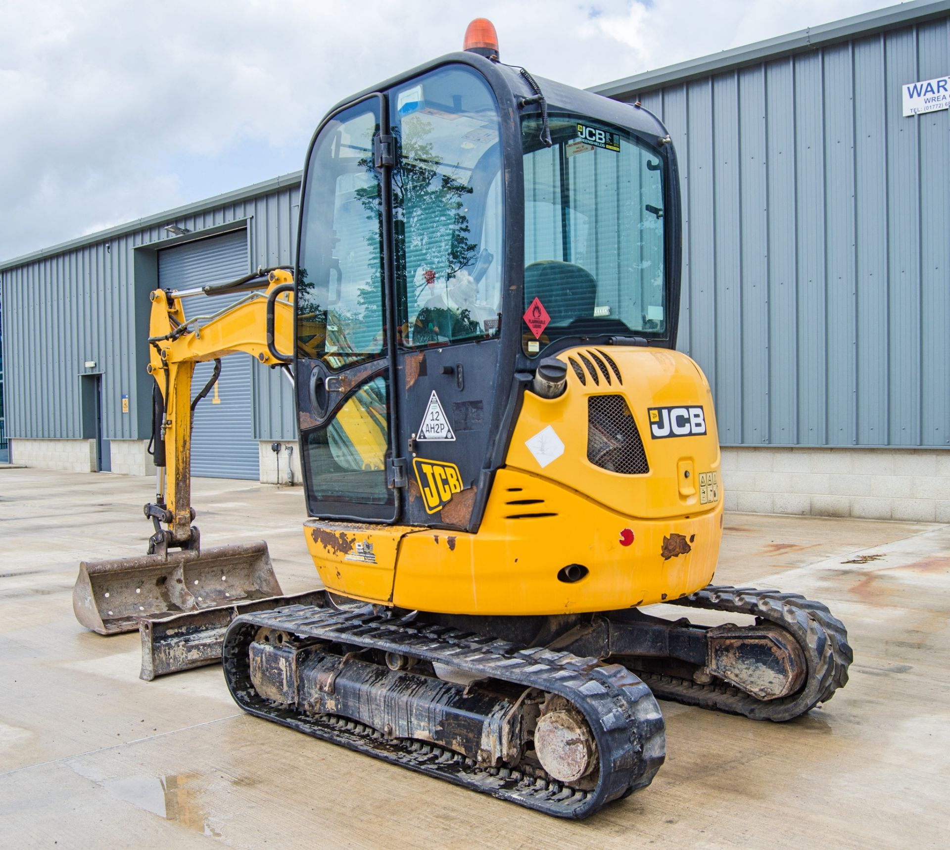 JCB 8025 ZTS 2.5 tonne zero tail swing rubber tracked mini excavator Year: 2013 S/N: 2226068 - Image 4 of 25