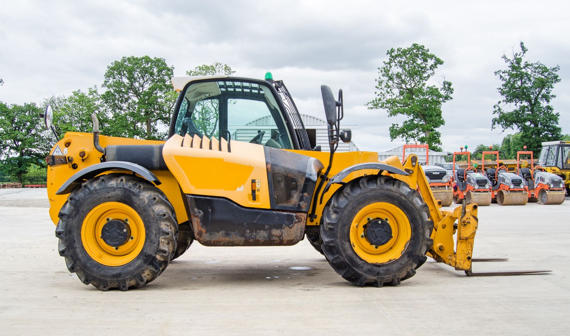 JCB 531-70 7 metre telescopic handler Year: 2015 S/N: 2344403 Recorded Hours: 3831 c/w rear camera - Image 8 of 23