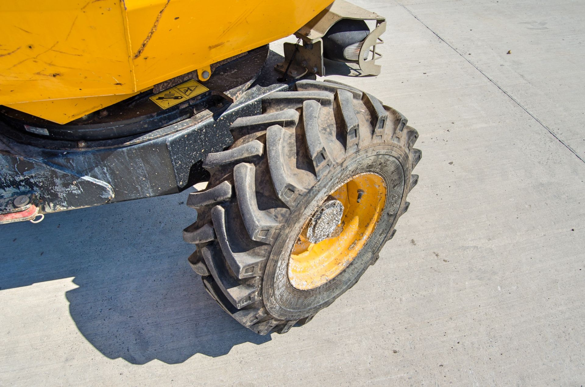 JCB 3 tonne swivel skip dumper Year: 2015 S/N:EFFRF8536 Recorded Hours: 286 c/w V5 A677112 - Image 14 of 21