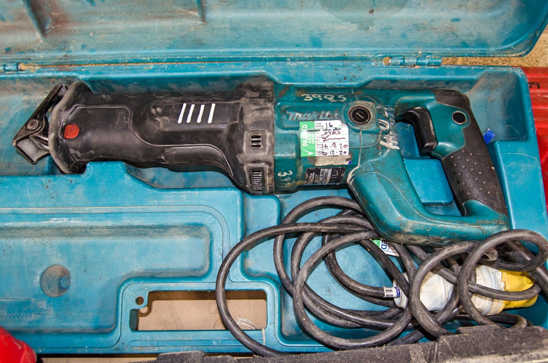 Makita JR3050T 110v reciprocating saw c/w carry case AM3985