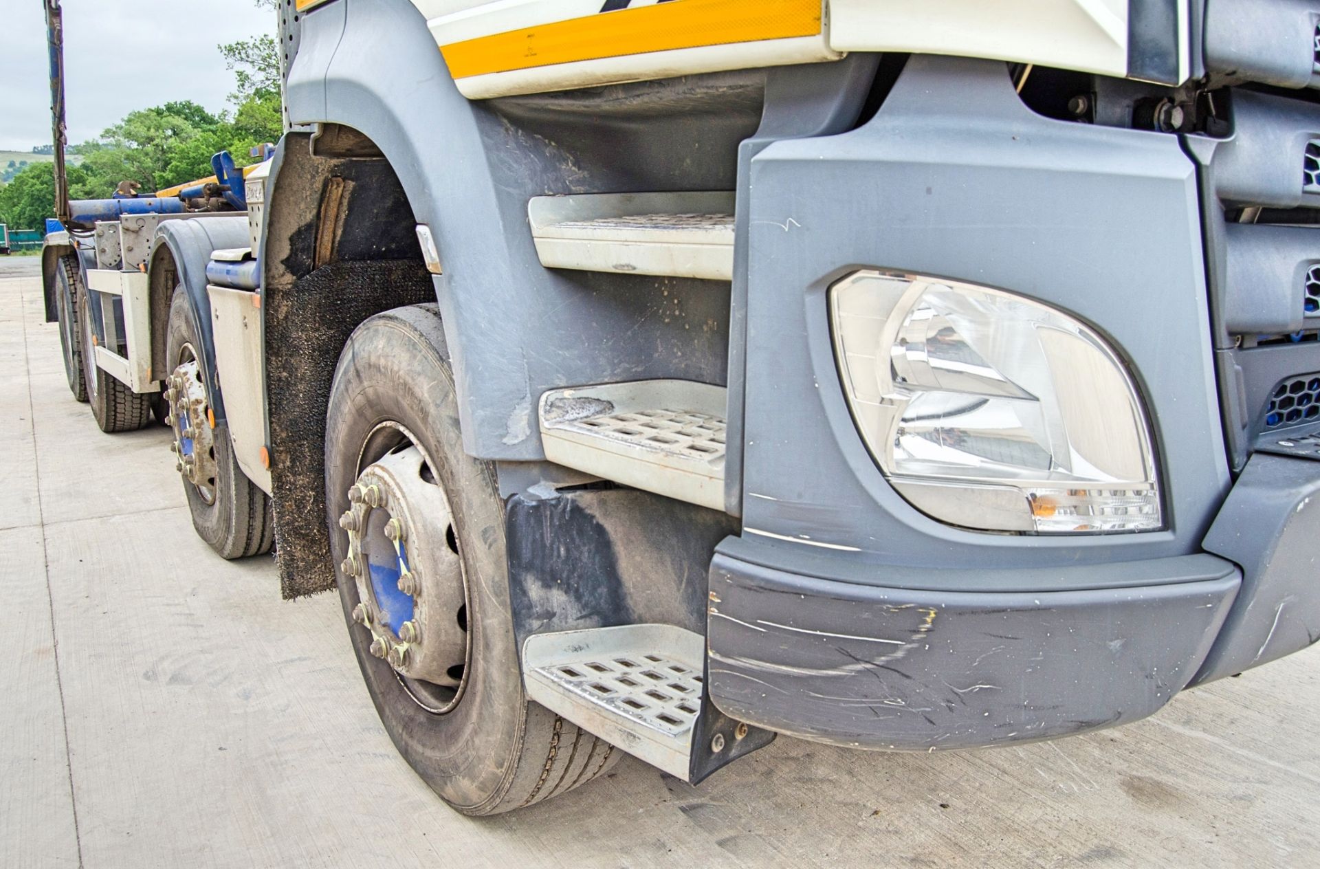 DAF CF 410 FAD 32 tonne 4x8 hook loader skip lorry Registration Number: EU15 TMY Date of - Image 9 of 25