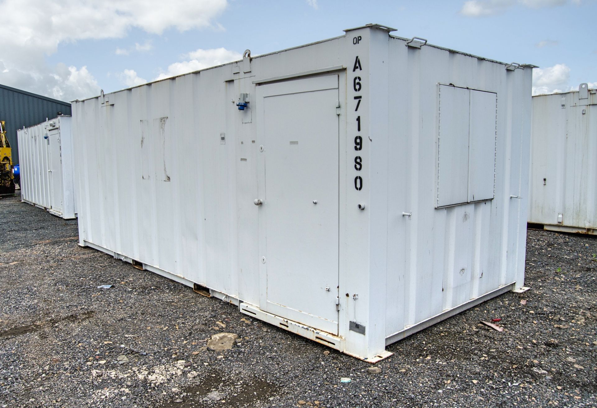 21ft x 9ft steel anti-vandal office site unit c/w keys A671980