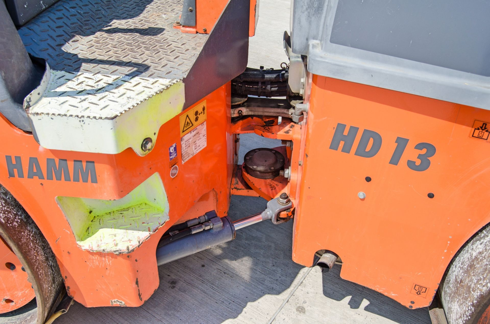 Hamm HD13VV double drum ride on roller Year: 2015 S/N: H2012728 Recorded Hours: 1138 Weight: - Image 14 of 21