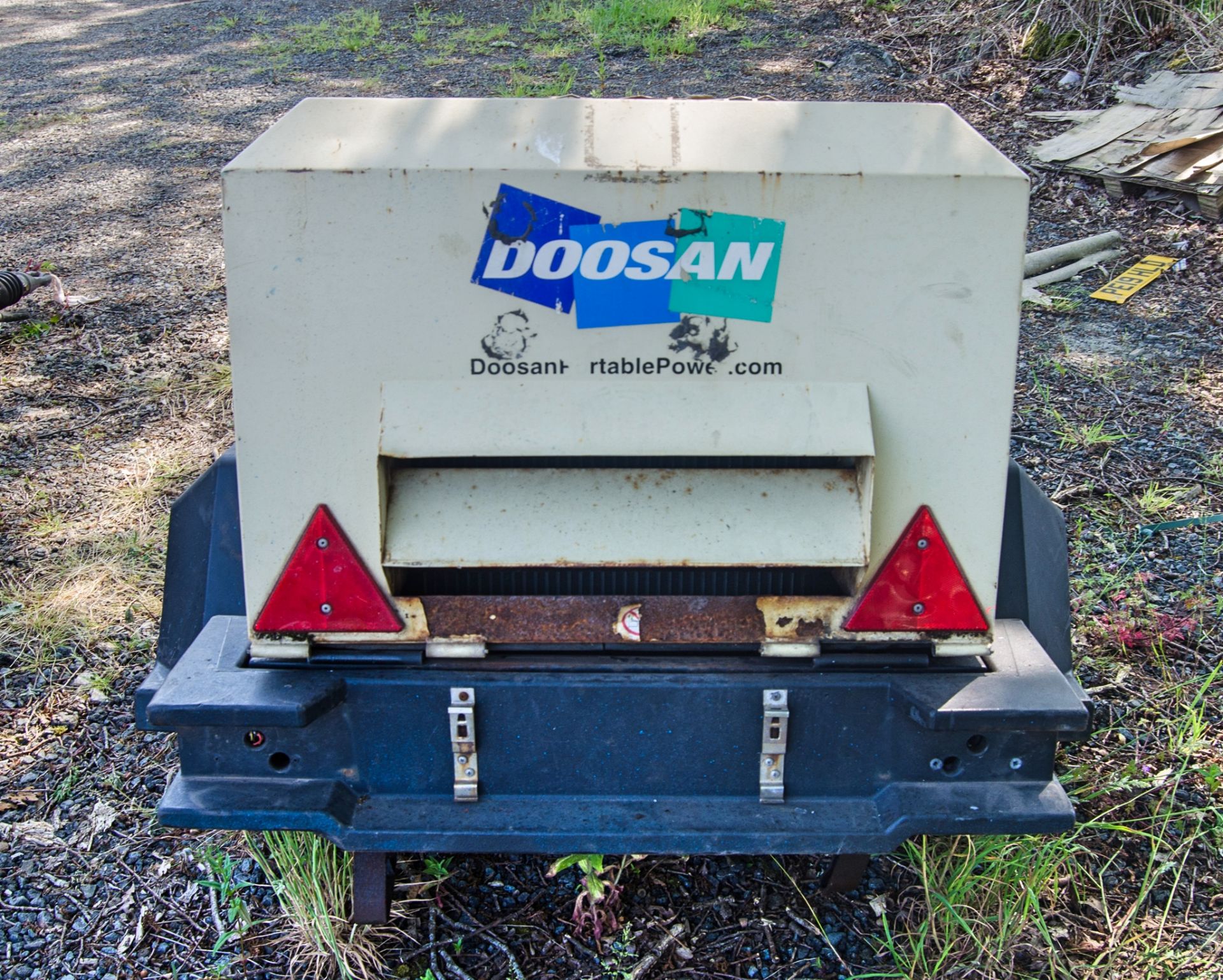 Doosan 720 diesel driven fast tow air compressor Year: 2012 S/N: 123292 Recorded Hours: 542 A577176 - Image 4 of 6