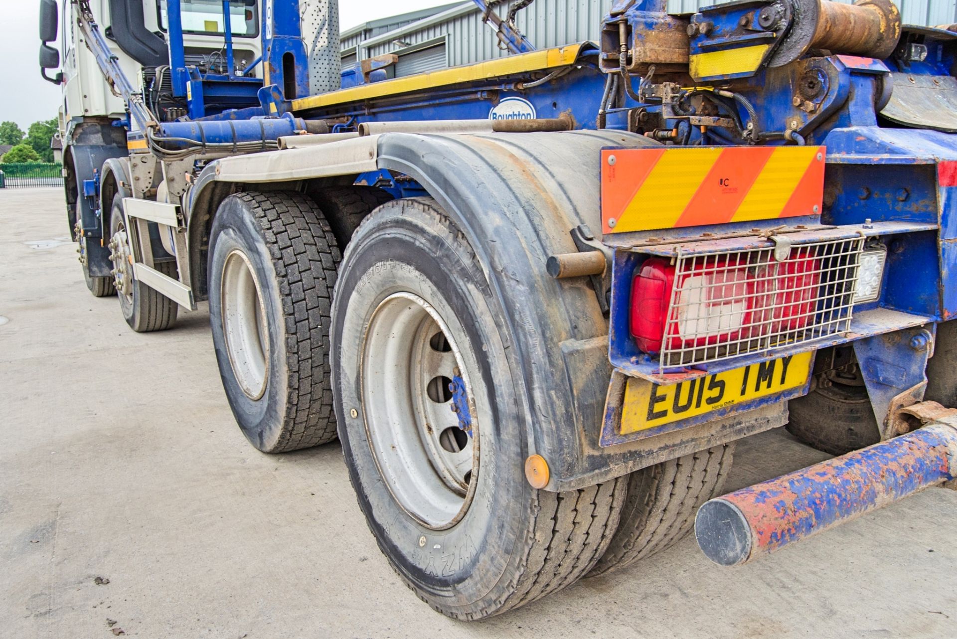 DAF CF 410 FAD 32 tonne 4x8 hook loader skip lorry Registration Number: EU15 TMY Date of - Image 11 of 25