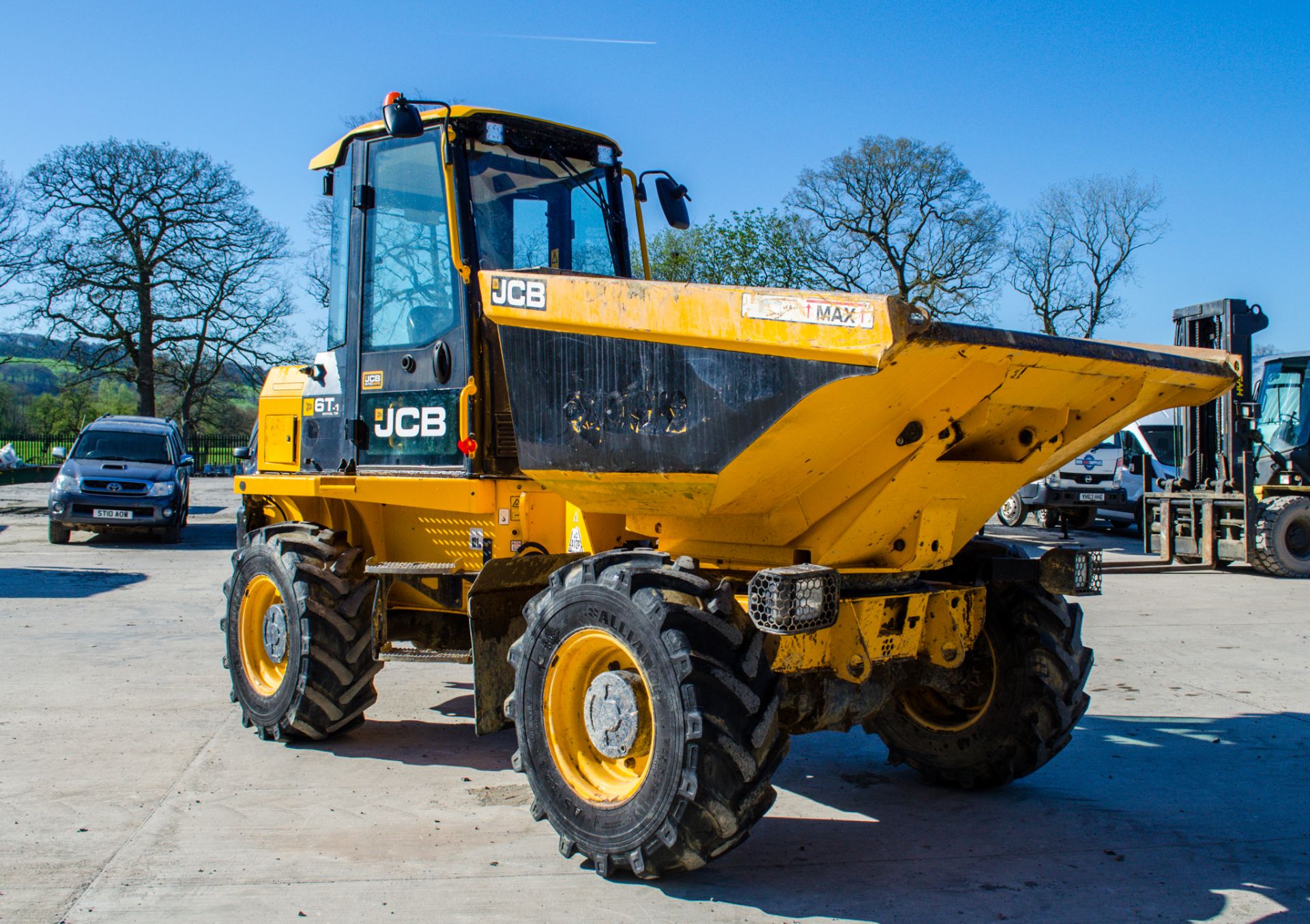 JCB 6ST 6 tonne swivel skip cabbed dumper Year: 2018 S/N: 2561954 Recorded Hours: 1844 c/w camera - Image 2 of 23