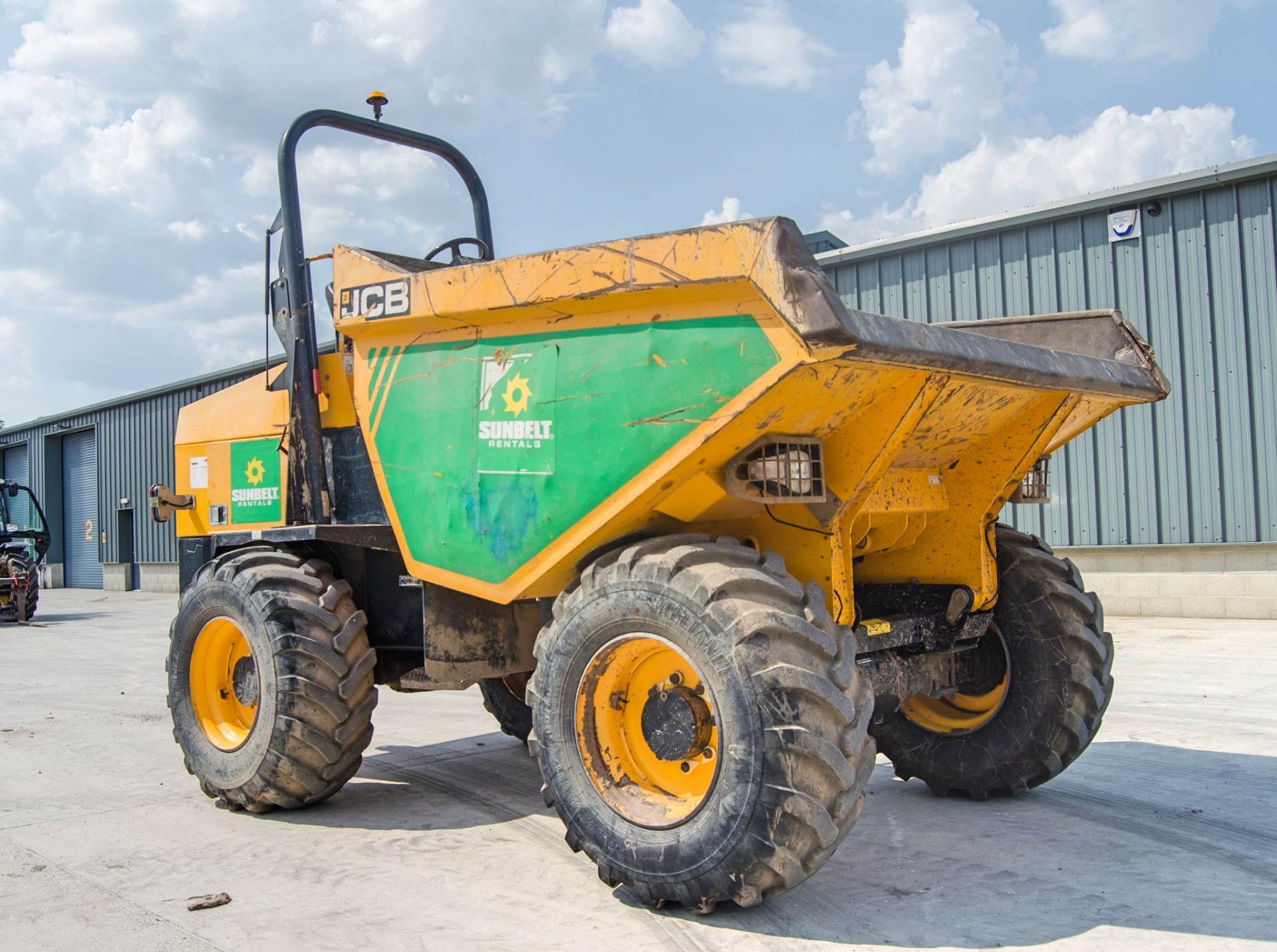 JCB 9 tonne straight skip dumper Year: 2015 S/N: EFFRM7797 Recorded Hours: 2331 A667146 - Image 2 of 22