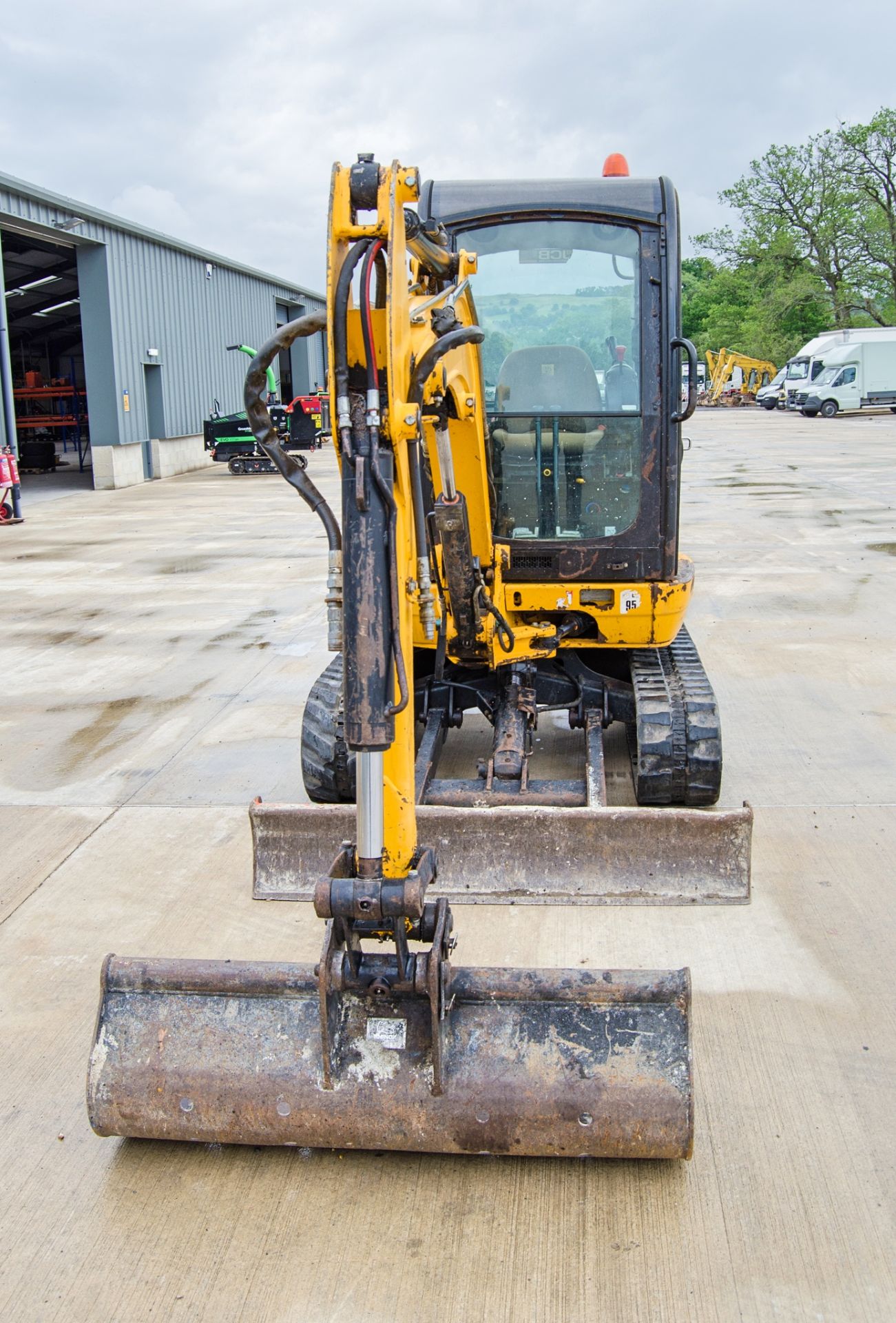JCB 8025 ZTS 2.5 tonne zero tail swing rubber tracked mini excavator Year: 2013 S/N: 2226068 - Image 5 of 25