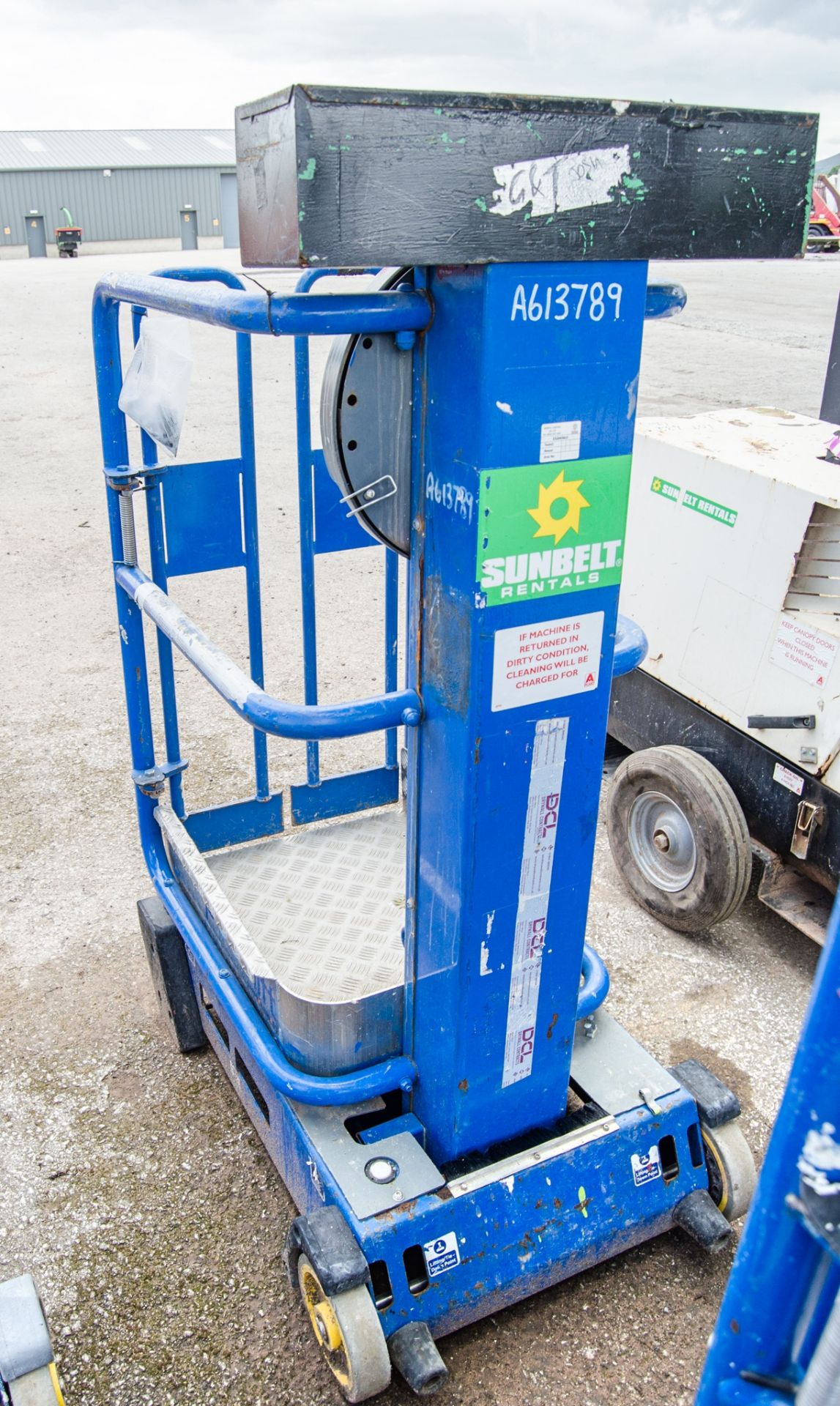 Power Tower Peco Lift manual vertical mast access platform A613789 - Image 2 of 3