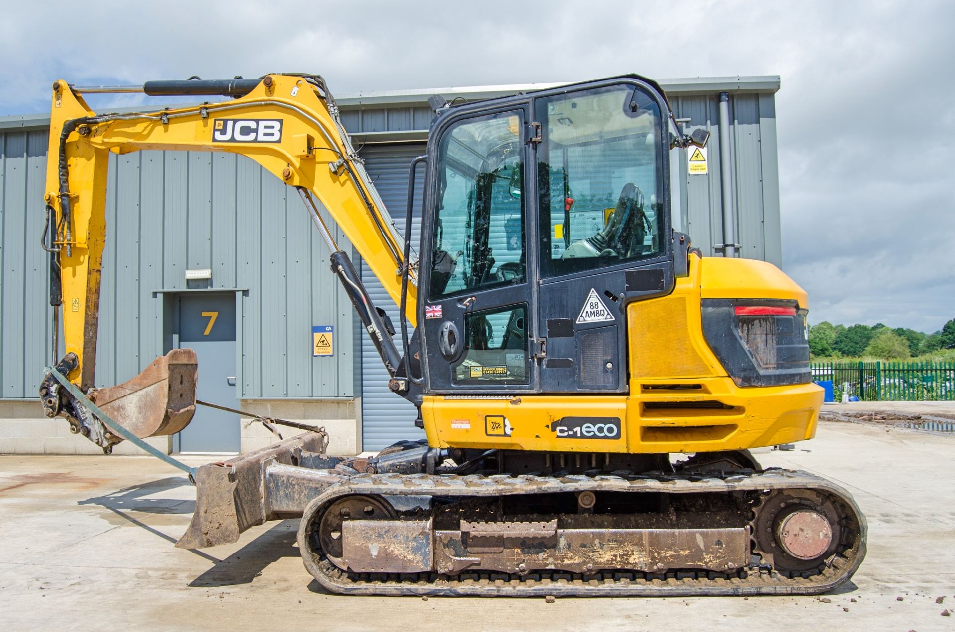 JCB 86C-1 8.5 tonne tubber tracked excavator Year: 2015 S/N: 2250128 Recorded Hours: 5207 blade, - Image 8 of 26