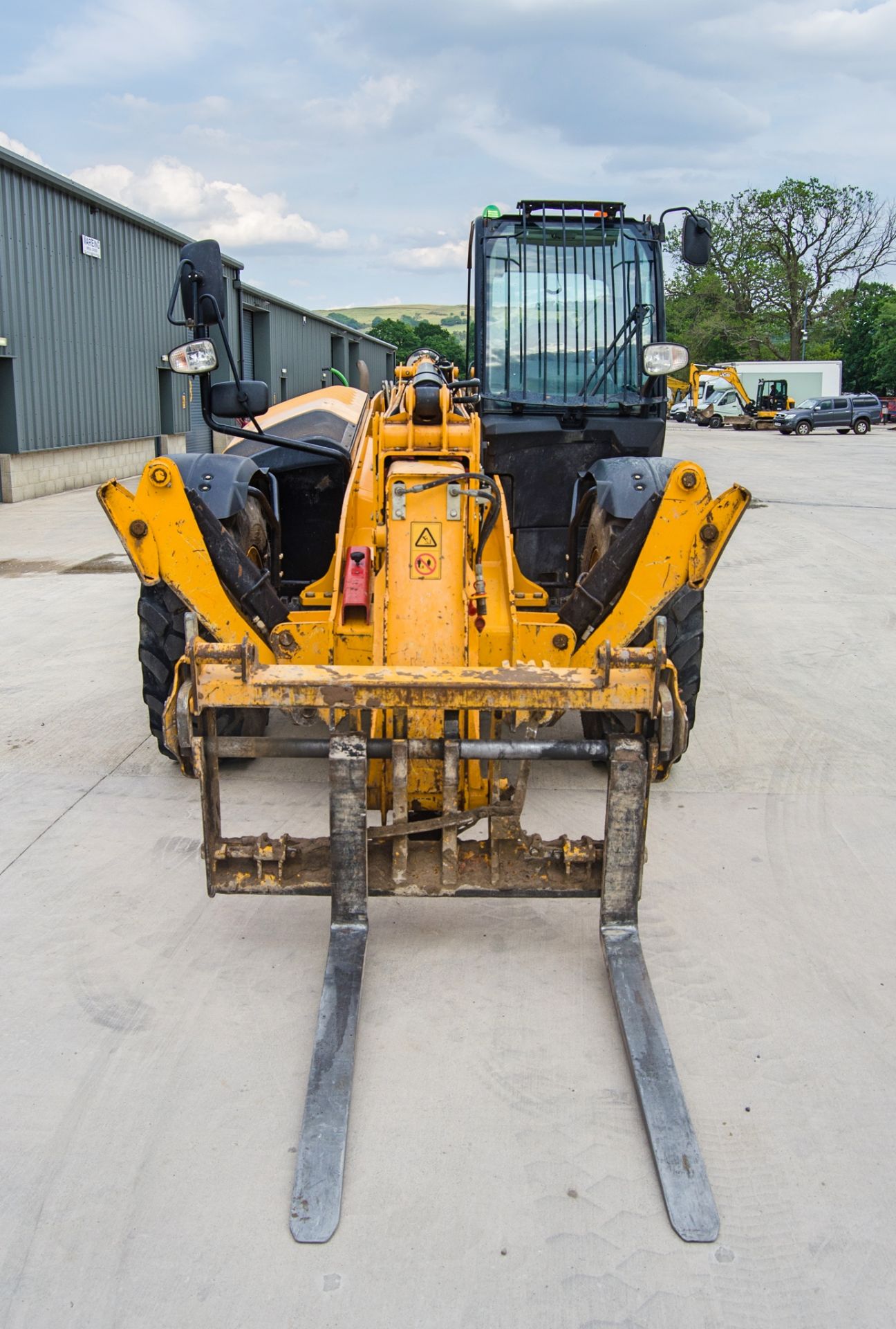 JCB 540-140 Hi-Viz 14 metre telescopic handler Year: 2018 S/N: 2573224 Recorded Hours: 6016 Recently - Image 5 of 23